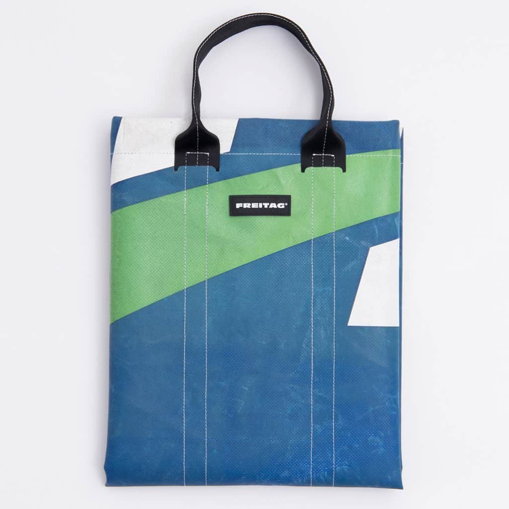 コム・デ・ギャルソンのインスタグラム：「Comme des Garçons ‘Holidays with FREITAG’ Tote bag, available from December 1st at selected Comme des Garçons and Dover Street Market shops. @commedesgarcons @freitaglab」