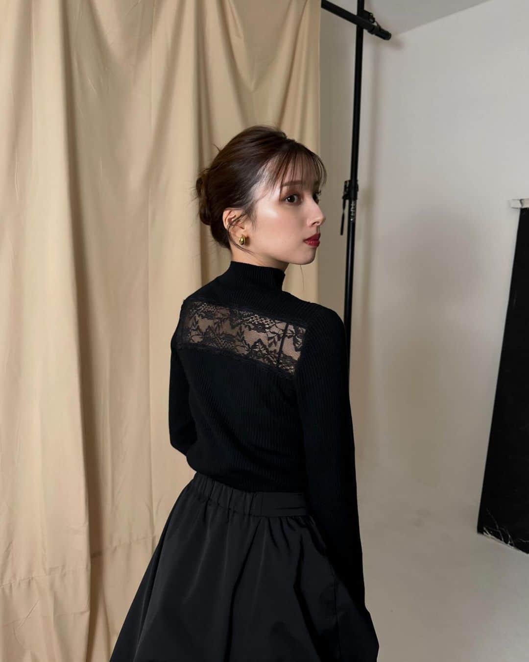 谷川菜奈のインスタグラム：「race🖤 knit @leannofficial 12/05〜」