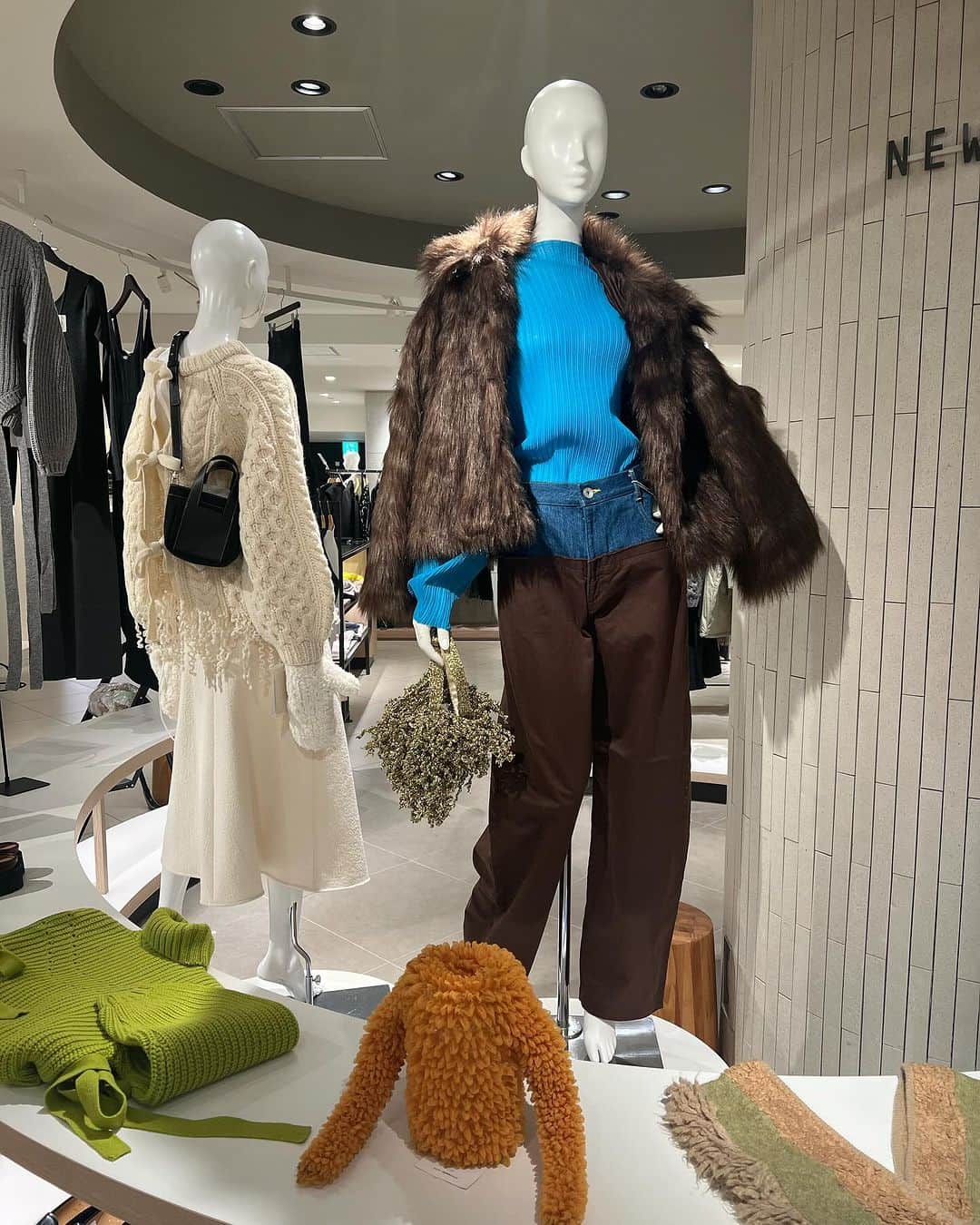 leinwande_officialのインスタグラム：「ㅤㅤㅤㅤㅤㅤㅤㅤㅤㅤㅤㅤㅤ leinwände 23autumn/winter collection ㅤㅤㅤㅤㅤㅤㅤㅤㅤㅤㅤㅤㅤ #leinwände #leinwande」