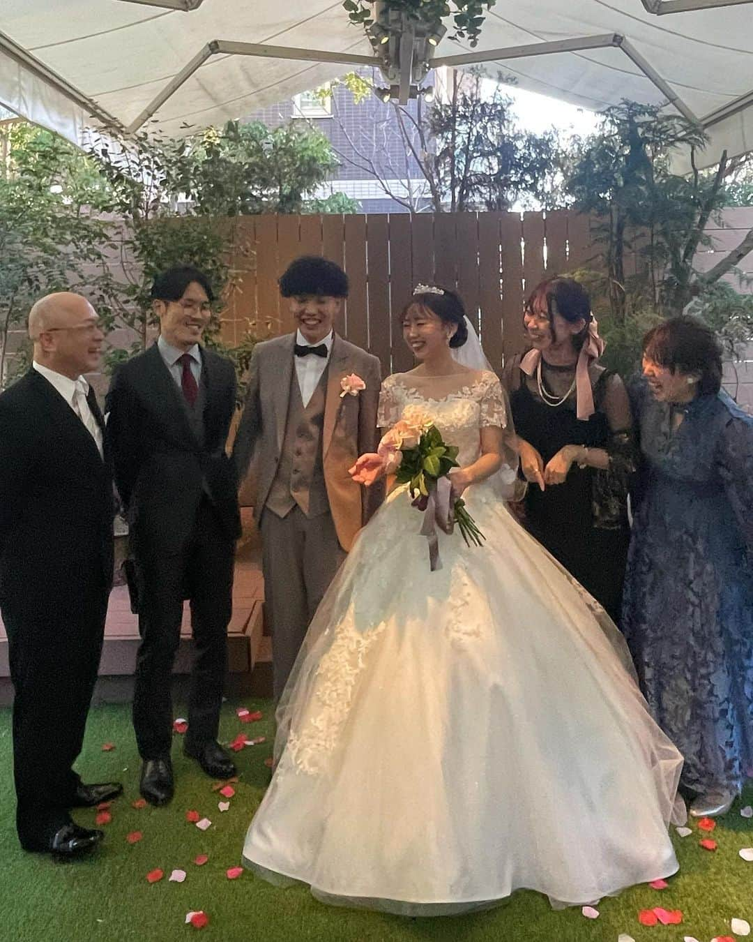 棚瀬響さんのインスタグラム写真 - (棚瀬響Instagram)「親友の結婚式だった日💒 終始大号泣してた 幸せをめちゃくちゃ分けてもらいました 素敵な家庭を築いてね  語り出すと本当止まらなくなるから超簡潔にした🥲🥲 あとはハガキに銀魂調に書きます❗️」11月30日 20時22分 - 2ki___clmyprn