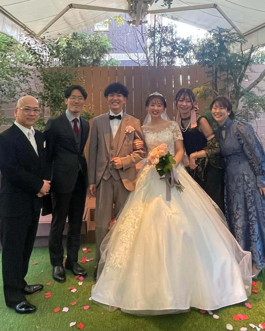 棚瀬響さんのインスタグラム写真 - (棚瀬響Instagram)「親友の結婚式だった日💒 終始大号泣してた 幸せをめちゃくちゃ分けてもらいました 素敵な家庭を築いてね  語り出すと本当止まらなくなるから超簡潔にした🥲🥲 あとはハガキに銀魂調に書きます❗️」11月30日 20時22分 - 2ki___clmyprn