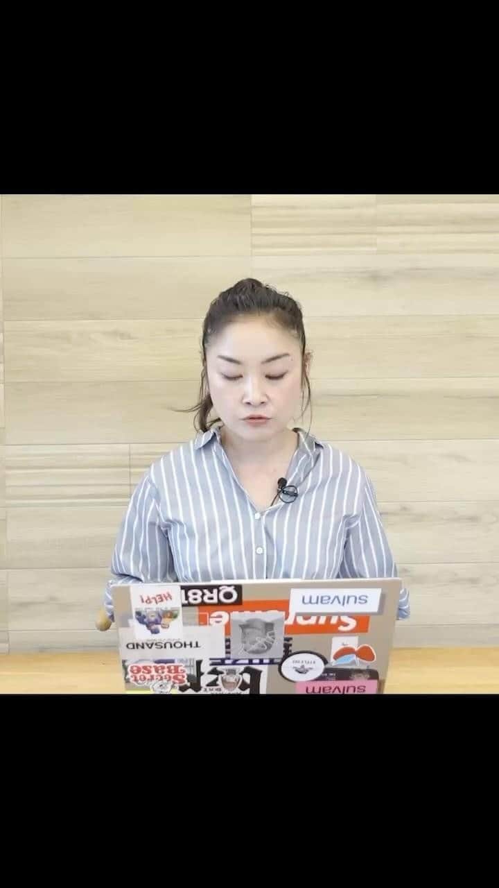 シトウレイのインスタグラム：「シトウレイオンラインファッションセミナー(ご視聴は12/6 まで！)、  みなさまにお届けできる時間にカウントダウンが始まってきました！ 知ってる方も、そうでない方へも、改めましてのお知らせです😊  ファッションは生き様を表現するもの。 いや、「表現」というよりも、むしろ日々ファッションに向かい合っていると それは自然に「漏れ出てしまうもの」というのが正しいのかもしれない。  今かつてないほど社会が目まぐるしく変わっている中、これまでの常識や固定概念もどんどん変化しています。  常識や固定概念がアップデートされるというのは、 私たちの生き方そのものの変化を促します。  生き方が変わればファッションも変わる。  そう、今ファッションはどんどん新しいフェーズにその扉を開こうとしています。  それはトレンドという一過性の変化を超えたとてもダイナミックな動きだと私は感じています。  今回のファッションセミナーでは、トレンドや注目ブランドといった表面的なものは勿論、今大きく変わろうとしているファッションの根本にある概念、そこもお伝えしています。  ファッションを、いつもとは違った目線で見つめることは、あなたのファッション観を更新させてくれると信じています。  ファッションが好き。  ファッションが仕事。  まるで空気のように身近にファッションの存在を感じている方にこそ、改めて聴いてもらいたいおはなしになっています。  聞いた後は、きっと必ず今までとはもう一つ違った視点でファッションを捉えられる、楽しむことが出来る「気づき」が得られます。  画面越しでみなさまにお会いできるの、楽しみにしていますね！  お申し込みはプロフィールのリンクから！」