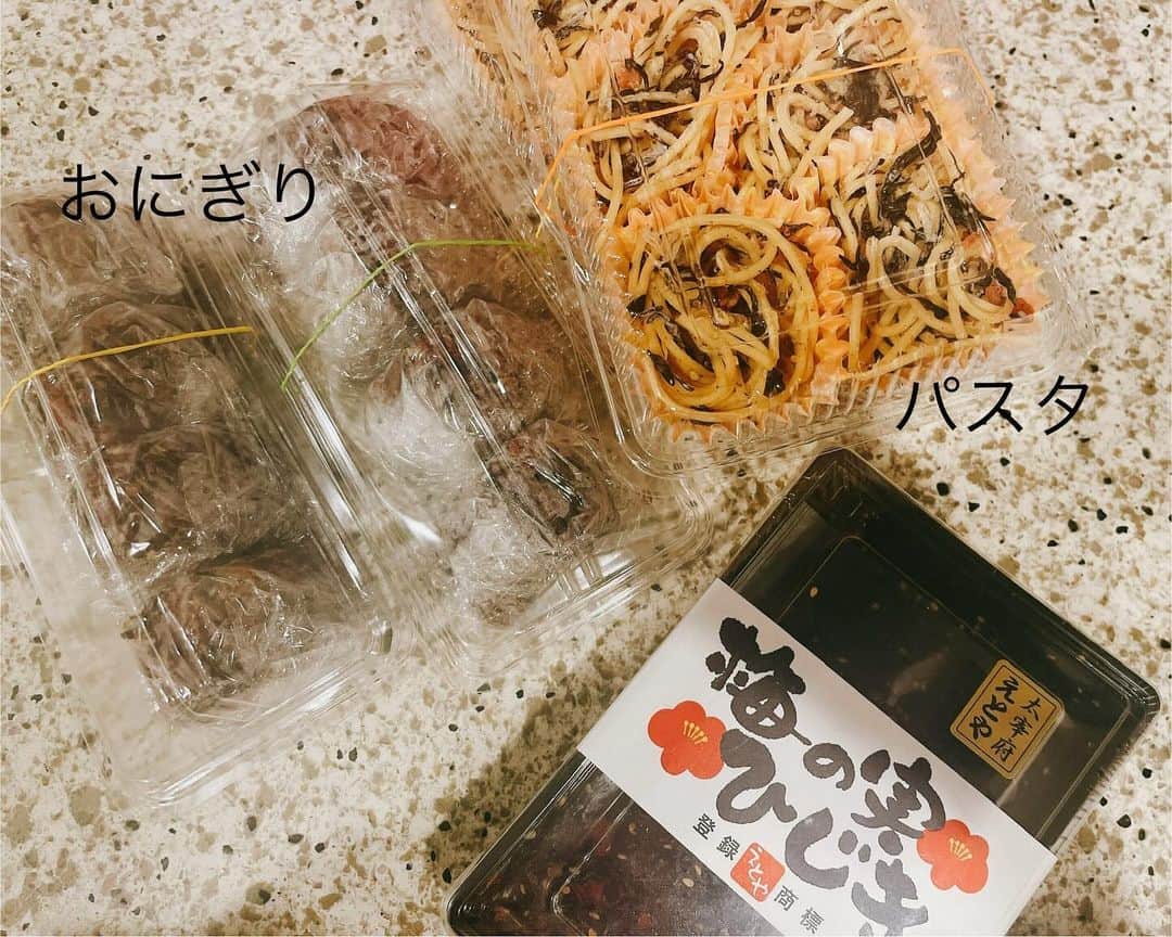 佐藤仁美のインスタグラム：「.  福岡といえば 「梅ひじき」  梅ひじきで パスタとおにぎり  お裾分けに。  うまー  #福岡 #梅ひじき」