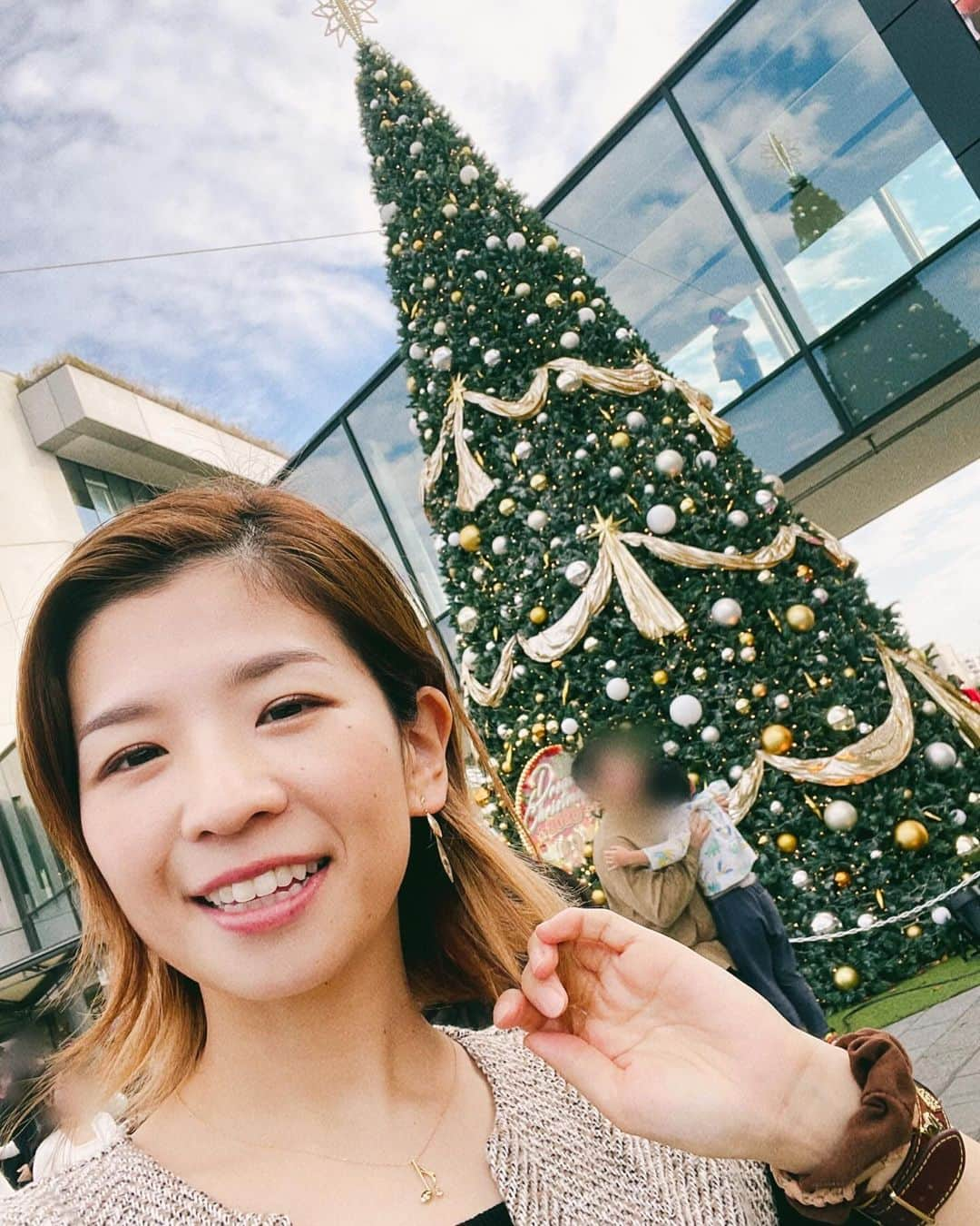 巴山萌菜さんのインスタグラム写真 - (巴山萌菜Instagram)「今日から12月ですね🎄°・*:.。.☆ あっという間に今年が終わるので、思い出を振り返っていきたい😌  大好きなスカイツリーのクリスマスマーケット行ってきたんだけど..ブーツのマグが可愛すぎて即購入🎁🎅♡  スカイツリーのツリーと今年は写真撮れました🥰 今月もよろしくお願いします✨️ 最近インスタ楽しい𐂂⋆*𖡫  Q)クリスマスはどこに行く？  #スカイツリー #クリスマスマーケット #長靴マグ #マグカップ  #クリスマスツリー #イルミネーション」12月1日 18時00分 - mona_tomoyama