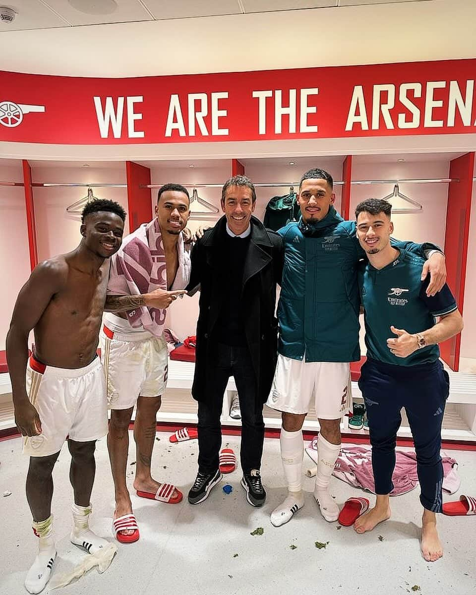 ロベール・ピレスさんのインスタグラム写真 - (ロベール・ピレスInstagram)「Great night of football 🔥 Congrats on qualifying guys 👏 @arsenal 🔴⚪️  #ARSRCL #UCL」11月30日 20時26分 - robert_pires07