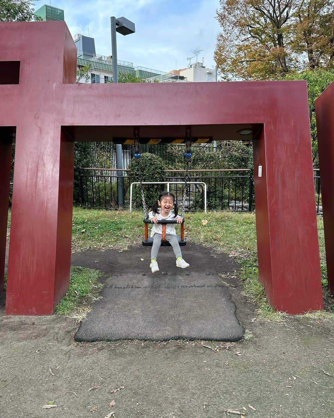 ARISA（和田有沙）さんのインスタグラム写真 - (ARISA（和田有沙）Instagram)「公園でたくさん遊んだ日☺︎ 久しぶりに2人乗りベビーカーでおでかけ。 次の日筋肉痛でした😉ㅤㅤㅤㅤㅤㅤㅤㅤㅤㅤㅤㅤㅤ ㅤㅤㅤㅤㅤㅤㅤㅤㅤㅤㅤㅤㅤ #年子#年子姉妹#姉妹#年子育児#年子ママ#ママコーデ#un3d」11月30日 20時37分 - wadaarisa