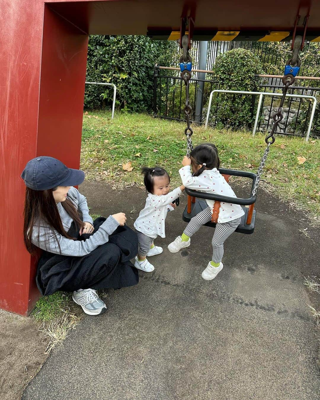 ARISA（和田有沙）さんのインスタグラム写真 - (ARISA（和田有沙）Instagram)「公園でたくさん遊んだ日☺︎ 久しぶりに2人乗りベビーカーでおでかけ。 次の日筋肉痛でした😉ㅤㅤㅤㅤㅤㅤㅤㅤㅤㅤㅤㅤㅤ ㅤㅤㅤㅤㅤㅤㅤㅤㅤㅤㅤㅤㅤ #年子#年子姉妹#姉妹#年子育児#年子ママ#ママコーデ#un3d」11月30日 20時37分 - wadaarisa