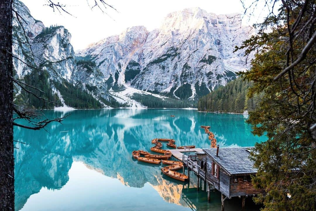 Canon UKさんのインスタグラム写真 - (Canon UKInstagram)「An epic road trip across the Dolomites, Italy 🛣️  Whilst on an adventure of a lifetime travelling in a campervan, Sam made sure to pay a visit and admire the wonders of the Dolomites before heading to Milan.  During their travels they captured some stunning views at Seceda and Pragser Wildsee. The early morning starts definitely paid off - we can't get enough of these images - thank you for sharing.  What location have you photographed that truly takes your breath away? 🏔️  📷 by @arkiesam  #canonuk #mycanon #canon_photography #EOSR5」11月30日 20時46分 - canonuk