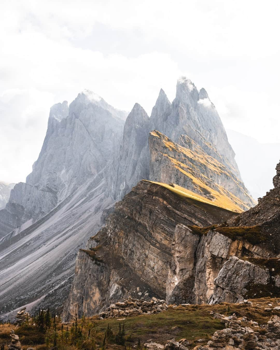 Canon UKさんのインスタグラム写真 - (Canon UKInstagram)「An epic road trip across the Dolomites, Italy 🛣️  Whilst on an adventure of a lifetime travelling in a campervan, Sam made sure to pay a visit and admire the wonders of the Dolomites before heading to Milan.  During their travels they captured some stunning views at Seceda and Pragser Wildsee. The early morning starts definitely paid off - we can't get enough of these images - thank you for sharing.  What location have you photographed that truly takes your breath away? 🏔️  📷 by @arkiesam  #canonuk #mycanon #canon_photography #EOSR5」11月30日 20時46分 - canonuk