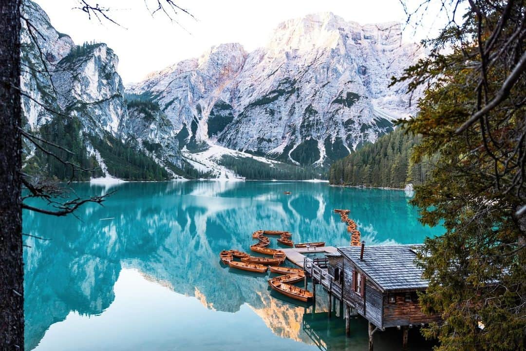 Canon UKのインスタグラム：「An epic road trip across the Dolomites, Italy 🛣️  Whilst on an adventure of a lifetime travelling in a campervan, Sam made sure to pay a visit and admire the wonders of the Dolomites before heading to Milan.  During their travels they captured some stunning views at Seceda and Pragser Wildsee. The early morning starts definitely paid off - we can't get enough of these images - thank you for sharing.  What location have you photographed that truly takes your breath away? 🏔️  📷 by @arkiesam  #canonuk #mycanon #canon_photography #EOSR5」