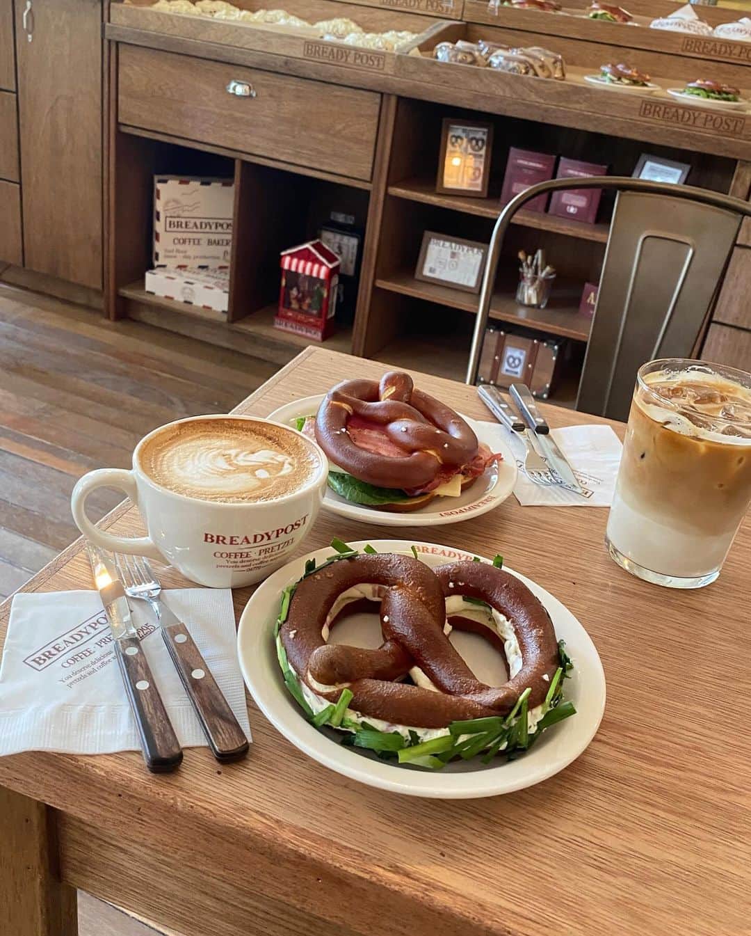 星乃まひろさんのインスタグラム写真 - (星乃まひろInstagram)「韓国のカフェでブランチしたときの🥨♡ ㅤㅤㅤㅤㅤㅤㅤㅤㅤㅤㅤㅤㅤ ㅤㅤㅤㅤㅤㅤㅤㅤㅤㅤㅤㅤㅤ お店かわいすぎたしプレッツェルおいしすぎてペロリだった、、🫶🏻🫶🏻 ㅤㅤㅤㅤㅤㅤㅤㅤㅤㅤㅤㅤㅤ ㅤㅤㅤㅤㅤㅤㅤㅤㅤㅤㅤㅤㅤ tops: @hotping_japan  ㅤㅤㅤㅤㅤㅤㅤㅤㅤㅤㅤㅤㅤ ㅤㅤㅤㅤㅤㅤㅤㅤㅤㅤㅤㅤㅤ #ootd #code #sweat #hotping #韓国 #韓国カフェ #ソウルカフェ #弘大カフェ」11月30日 20時39分 - mhr_honi