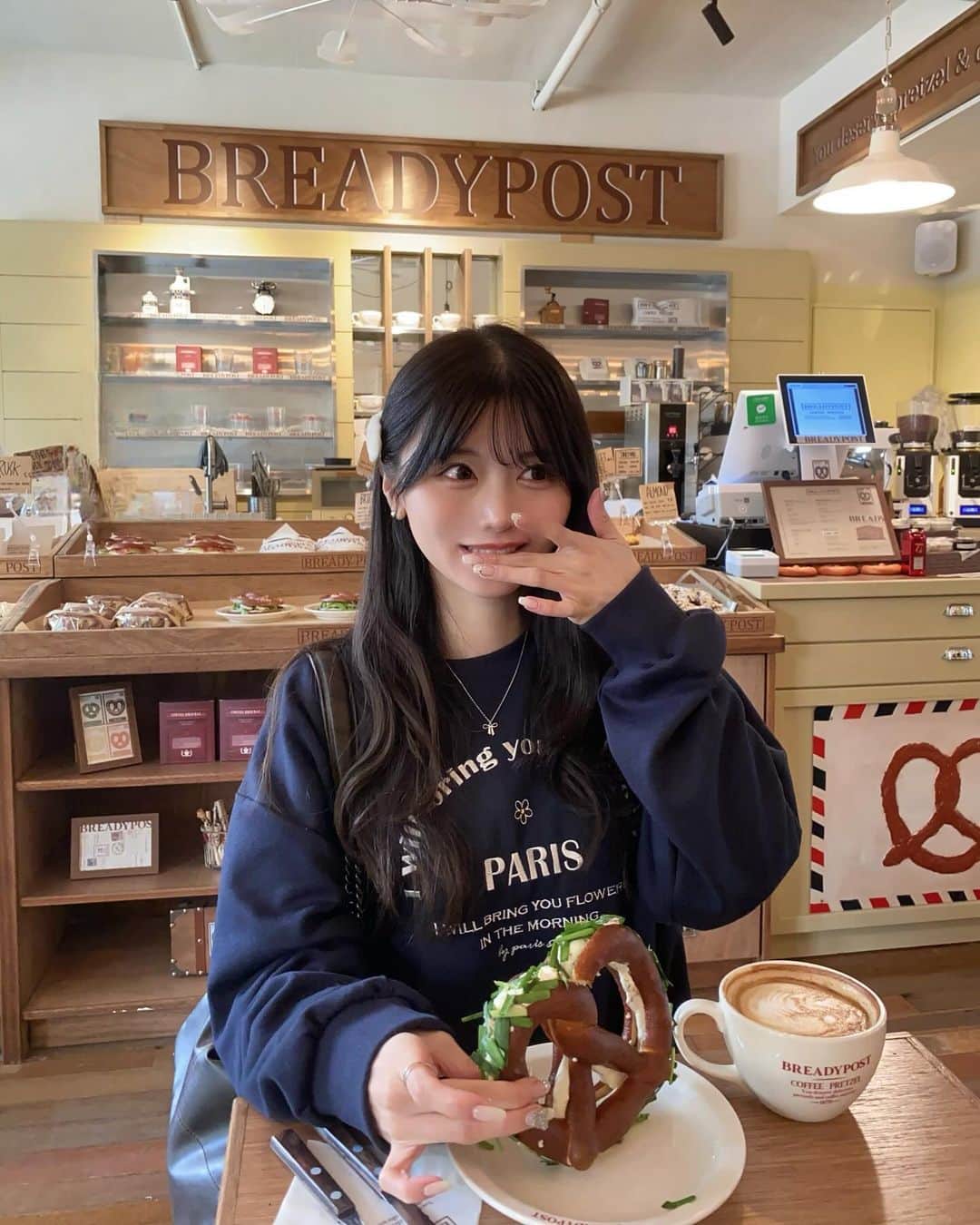 星乃まひろさんのインスタグラム写真 - (星乃まひろInstagram)「韓国のカフェでブランチしたときの🥨♡ ㅤㅤㅤㅤㅤㅤㅤㅤㅤㅤㅤㅤㅤ ㅤㅤㅤㅤㅤㅤㅤㅤㅤㅤㅤㅤㅤ お店かわいすぎたしプレッツェルおいしすぎてペロリだった、、🫶🏻🫶🏻 ㅤㅤㅤㅤㅤㅤㅤㅤㅤㅤㅤㅤㅤ ㅤㅤㅤㅤㅤㅤㅤㅤㅤㅤㅤㅤㅤ tops: @hotping_japan  ㅤㅤㅤㅤㅤㅤㅤㅤㅤㅤㅤㅤㅤ ㅤㅤㅤㅤㅤㅤㅤㅤㅤㅤㅤㅤㅤ #ootd #code #sweat #hotping #韓国 #韓国カフェ #ソウルカフェ #弘大カフェ」11月30日 20時39分 - mhr_honi