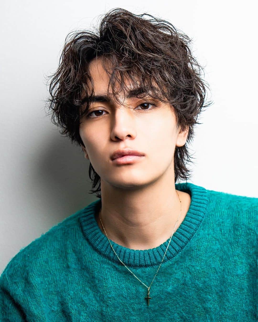 バンダリ亜砂也のインスタグラム：「・ ・ ・ 11月最後📸 ・ 今の長さ気に入ってる。 ここから伸ばすか？🤔 前髪作れるぐらい切るか？🤔 ・ ・ #oceantokyo」