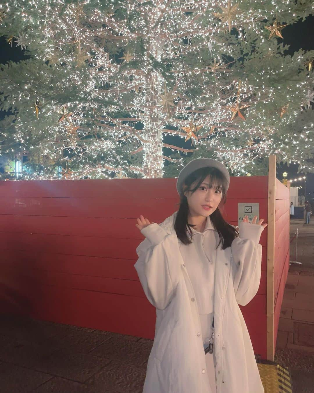 住田悠華さんのインスタグラム写真 - (住田悠華Instagram)「#christmasmarket 🎄  人生で初めていきました🫣 すんごく綺麗で日本じゃないみたいだったの💗 また行きたいくらいはるかの好きな空間だったぁ🫶  そして、今日は #IDOLSUPERLIVE に出演させていただきました🧚‍♀️  平日なのに会いに来てくれてありがとう🫣💗  沢山の方がいらっしゃって緊張しましたがにっこにこ笑顔で楽しかったぁ☺️  １ヶ月後の単独ライブがさらに楽しみになったよ💕  明日からも頑張るぞぉ💪🤍  #idol #アイドル #christmas #クリスマス #クリスマスマーケット #クリスマスツリー #ベレー帽 #アプガ #アップアップガールズ仮 #住田悠華」11月30日 20時40分 - uugirl_new_haruka