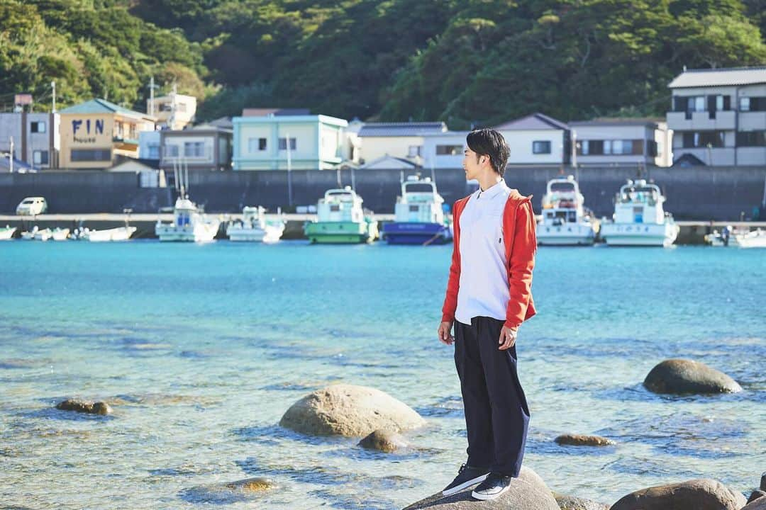 南圭介さんのインスタグラム写真 - (南圭介Instagram)「先日の「朝だ！生です旅サラダ」ご視聴ありがとうございました！  ロコレコのコーナーを担当させて頂き、高知県大月町で最高の出会いをさせて頂きました！ 海の透明感も素晴らしく、柏島ブルーに感銘を受けました。 イルカ達もお出迎えしてくださり、ウェルカムドルフィン頂きました🐬  TVerでもご覧頂けますので、是非に！ 旅サラダPLUSのWeb限定記事も是非に！ こちらのインスタでも引き続き大月町の魅力をお届けしますので、お楽しみに！ 　 Otsuki-cho is very beautiful place. Kota yang indah🇮🇩  #旅サラダ #ロコレコ #旅サラダplus  #高知県 #大月町 #柏島 #柏島ブルー  #kochi #otsuki #kashiwajima」11月30日 20時45分 - keisuke_minami73