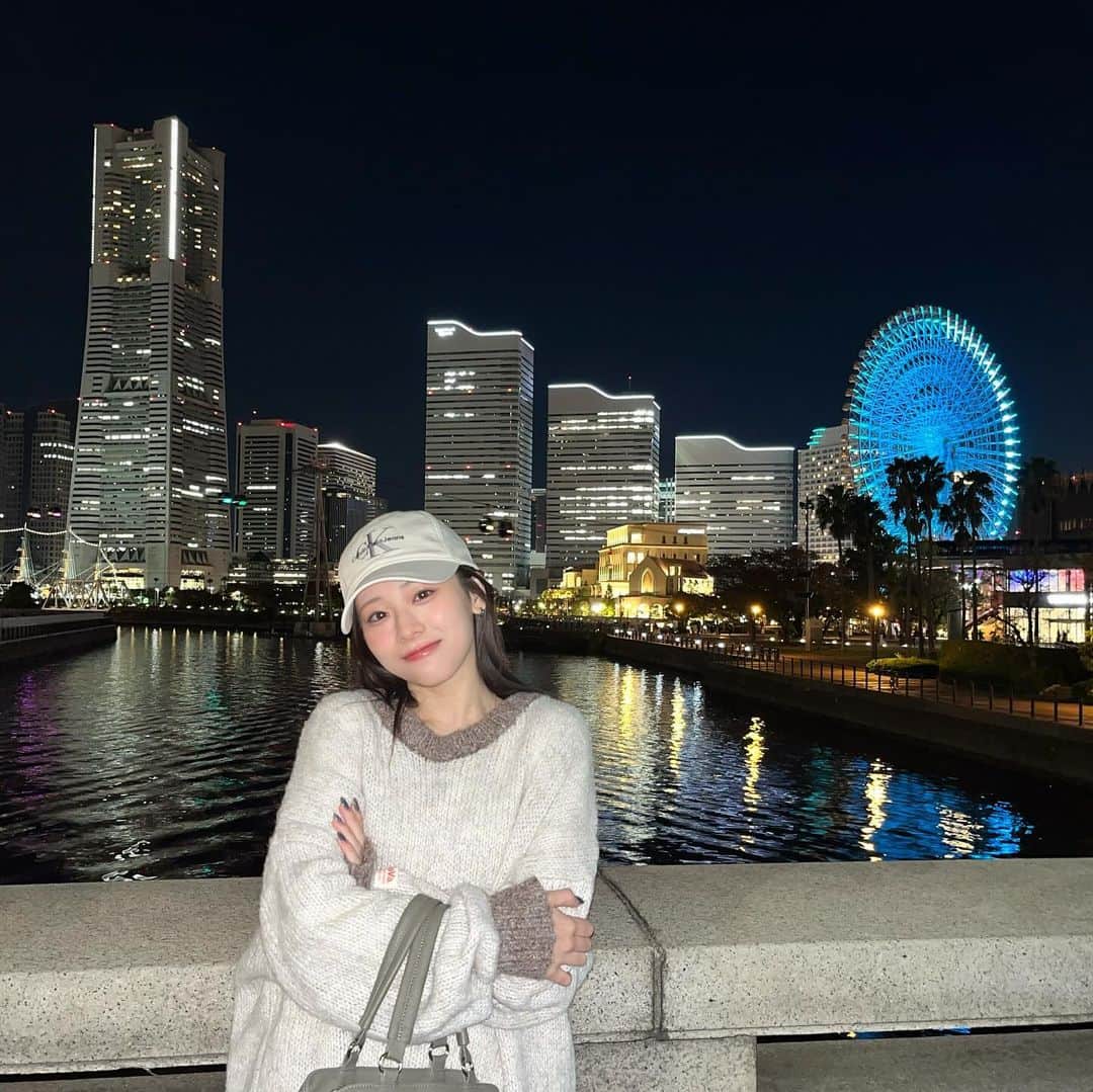 白河芹のインスタグラム：「この前友達と久々に横浜行ってきた やっぱ横浜は綺麗やなあ 最後のはメンシプチャット限定で送った透けてる私をちらり、💧🤍」