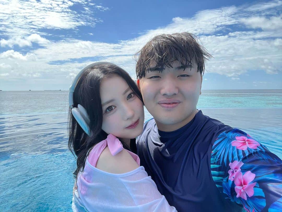 がーどまんのインスタグラム：「新婚旅行でモルディブに来てます🇲🇻 海とれなちゃんが綺麗すぎる😭 何よりMYがいない日常最高❤️‍🔥」