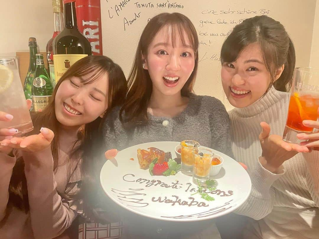 竹内里奈のインスタグラム：「🥂 チバテレの番組で一緒だった 奈優ちゃんと若葉ちゃん♡ 久しぶりに会えて至福🥰 かわいい妹みたいな２人です🫶  千葉の食材いっぱいのお店で🥗 久しぶりの千葉駅懐かしいなあ♪  週末も千葉関連のお仕事２つなので がんばります✨ 今週もあと１日ふぁいとです🌸 ・ ・ ・ ・ ・ ・ ・ #深山奈優 #佐々木若葉 #竹内里奈 #チバテレ #ザサンデー千葉市 #千葉好き」