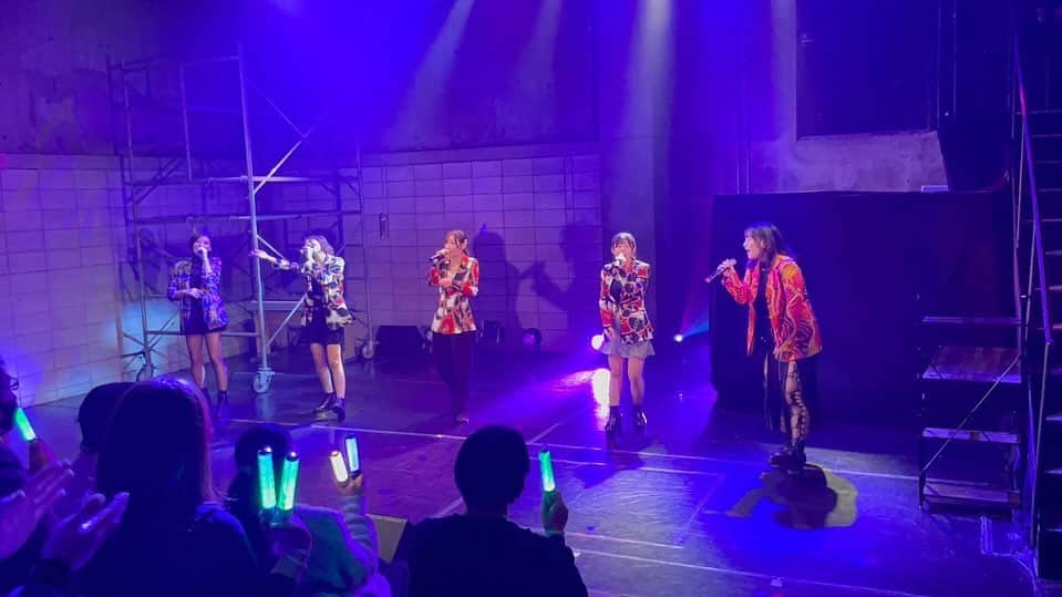 百合沙さんのインスタグラム写真 - (百合沙Instagram)「先日の #シの輪舞曲 のLIVEの様子をチラッとお見せします♪ 気持ちよさそーに歌ってます🤣 なんだかんだたくさん歌ったな😳 みんなに好評だったピンクブルゾンの和装もあるよ！ スワイプ🔜してね✨  #舞台 #LIVE #ライブ #歌 #役者 #イベント #actress #actriz」11月30日 20時53分 - dorado.yurisa