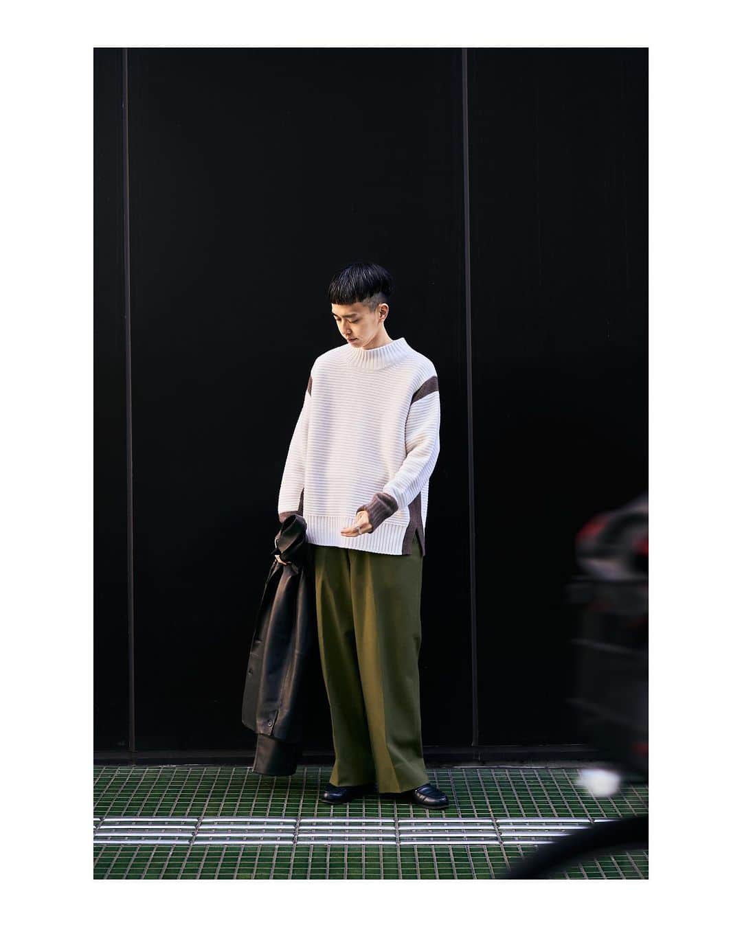 EDIFICEのインスタグラム：「. ÉDIFICE 2023 AUTUMN / WINTER Collection "Royal Cashmere Docking P/O" 　　　　　　　　　　　　　　　　　　　　　　　 　　　　　　　　　　　　　　　　　　　　　　　 上質なカシミヤの糸を贅沢に使用し編み上げたニットシリーズ。  カシミヤ独特の柔らかさ・ぬめり感は素肌で着ても気持ちの良い肌触り。 職人による様々なテクニックを使い、編地の違いやカラーブロックを表現。 緩めのボトルネック、リラックスしたシルエットで、着ていてストレスを感じさせない仕上がり。  どちらも着こんでいくうちに風合いが増す、長く愛用していただける最上質なアイテムです。 　　　　　　　　　　　　　　　　　　　　　　　 　　　　　　　　　　　　　　　　　　　　　　　 　　　　　　　　　　　　　　　　　　　　　　　　　　　　　　　　　　　　　　　　　　　　　 　　　　　　　　　　　　　　　　　　　　　　　 "Royal Cashmere Docking P/O" 23080300628040 / ¥60,500 　　　　　　　　　　　　　　　　　　　　　　　 　　　　　　　　　　　　　　　　　　　　　　　 　　　　　　　　　　　　　　　　　　　　　　　 　　　　　　　　　　　　　　　　　　　　　　　 　　　　　　　　　　　　　　　　　　　　　　 　　　　　　　　　　　　　　　　　　　　　　　 #edifice #2023aw #knitstyle  #cashmereknit」