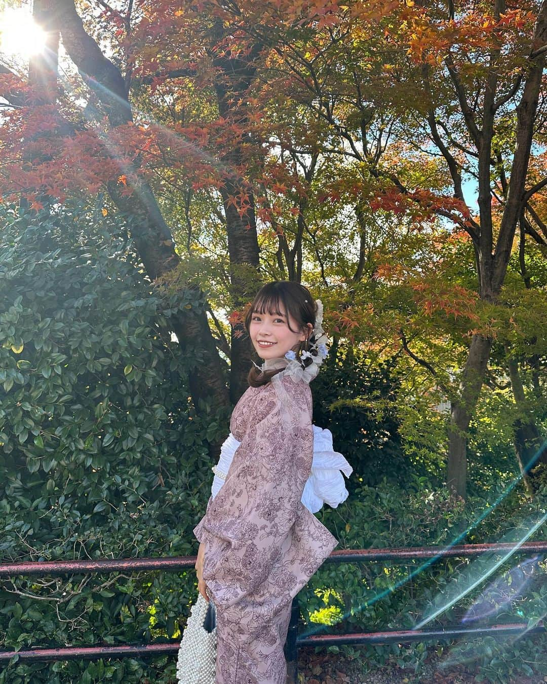 咲奈のインスタグラム：「 着物も髪型も自分好みでお気に入りやった🎀💞 紅葉も見頃のときに行けてよかった〜。。♡」