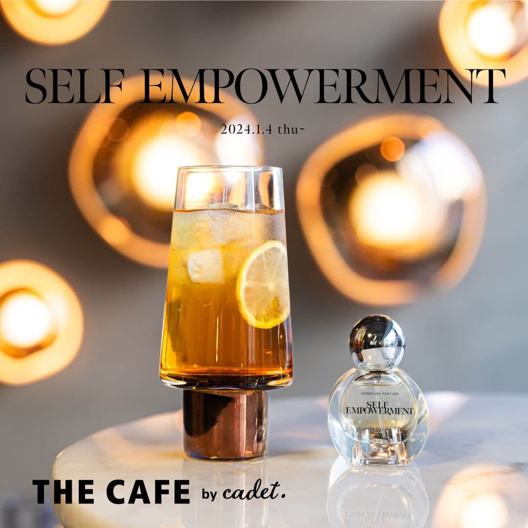 SinnPureté シン ピュルテさんのインスタグラム写真 - (SinnPureté シン ピュルテInstagram)「SINN PURETEと表参道の人気カフェTHE CAFE by cadet.がコラボレーション！ SIGNATURE PERFUME®をイメージしたスペシャルドリンクを期間限定で販売。  SIGNATURE PERFUMEのアトマイザーとそれぞれの香りに呼応するオリジナルドリンクをセットにして発売いたします。 イギリス発の世界的ライフスタイル・ブランド TOM DIXONの上質なデザインで造られた照明やインテリア空間で、没入感溢れる至福な体験を。期間限定セットをぜひお楽しみください。  ＜販売時期＞ ・第1弾　2023年12月1日（金）～ ・第2弾　2024年1月4日（木）～ ・第3弾　2024年2月1日（木）～ ※なくなり次第終了です。 ・販売店舗：東京都港区南青山6-13-1 　IDEALビル1F  TOM DIXON内　THE CAFE by cadet.  ＜提供メニュー＞ シグネチャーパフューム　アトマイザー付きオリジナルドリンクセット  ●第1弾　OVER THE MOON　1,200円（税込） 2023年12月1日（金）～ バニラ香るピーチミルク。華やかに香り立つバニラとピーチのシロップにミルクのまろやかさがマッチ。ネクターのゼリーを忍ばせたフルーティーでほのかに甘い味わいは、月夜の甘い関係性をイメージ。 [セット内容] ・シグネチャーパフューム　OVER THE MOON　オリジナルドリンク ・シグネチャーパフューム　アトマイザー｜OVER THE MOON  ●第２弾　SELF EMPOWERMENT　1,200円（税込） 2024年1月4日（木）～ スパイス香るティーソーダ。爽やかなアールグレイのティーソーダにシナモンシロップやグリーンカルダモンなどのスパイスが香る、シンプルながら個性が際立つ味わい。 [セット内容] ・シグネチャーパフューム　SELF EMPOWERMENT　オリジナルドリンク ・シグネチャーパフューム　アトマイザー｜SELF EMPOWERMENT  ●第３弾　LOVE UNLOCK　1,200円（税込） 2024年2月1日（木）～ ストロベリーとバラのローズソーダ。甘酸っぱいストロベリーに品よく香るバラのシロップをソーダで割り、バラの花びらを浮かせた、深い愛情と愛する人の面影を演出。 [セット内容] ・シグネチャーパフューム　LOVE UNLOCK　オリジナルドリンク ・シグネチャーパフューム　アトマイザー｜LOVE UNLOCK  @thecafe_bycadet   #表参道カフェ #シンピュルテ #sinnpurete #sinnpureté  #シグネチャーパフューム #signatureperfum #トムディクソン #tomdixon」11月30日 21時00分 - sinnpurete