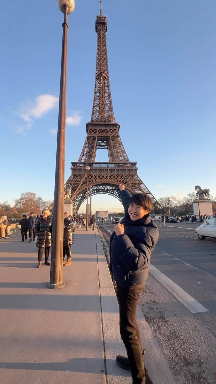 坂崎裕介のインスタグラム：「THIS IS THE GREATEST SHOW🦸‍♂️ in PARIS  #paris#wasedaboys#eiffeltower」