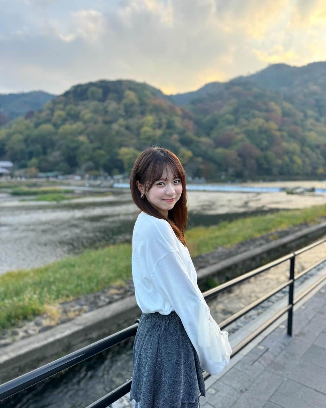 倉野尾成美さんのインスタグラム写真 - (倉野尾成美Instagram)「先日の嵐山での写真☺️ 日が沈む頃で綺麗だったなぁ」11月30日 ...