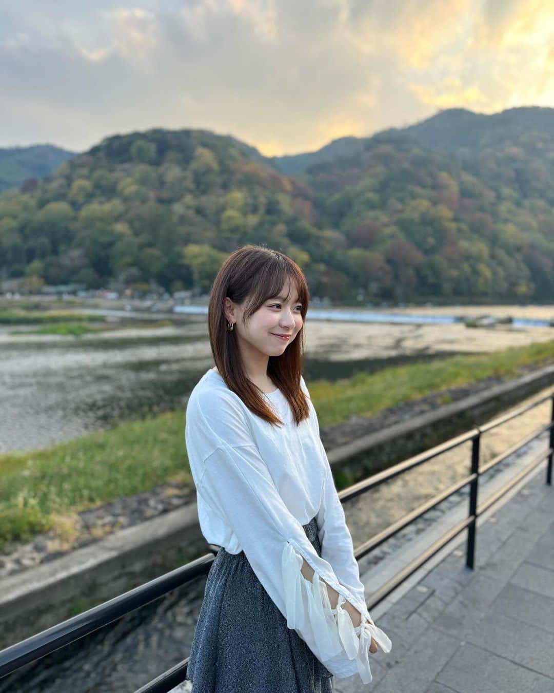 倉野尾成美さんのインスタグラム写真 - (倉野尾成美Instagram)「先日の嵐山での写真☺️ 日が沈む頃で綺麗だったなぁ」11月30日 ...