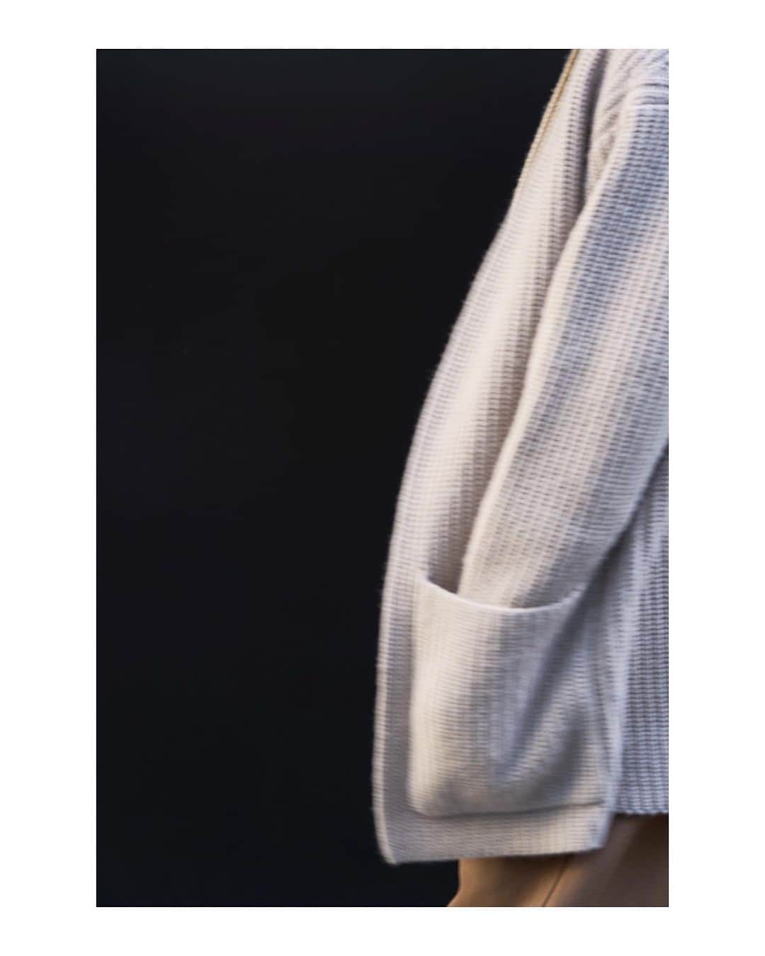 EDIFICEさんのインスタグラム写真 - (EDIFICEInstagram)「. ÉDIFICE 2023 AUTUMN / WINTER Collection "Royal Cashmere Gown C/D" 　　　　　　　　　　　　　　　　　　　　　　　 　　　　　　　　　　　　　　　　　　　　　　　 上質なカシミヤの糸を贅沢に使用し編み上げたニットシリーズ。  着流しのガウンタイプのカーディガン。 カシミヤ独特の柔らかさ・ぬめり感は素肌で着ても気持ちの良い肌触り。 ゆったりしたサイズ感で、ジャケットやショートブルゾンなどの上に羽織っても素敵です。  着こんでいくうちに風合いが増す、長く愛用していただける最上質なアイテムです。 　　　　　　　　　　　　　　　　　　　　　　　 　　　　　　　　　　　　　　　　　　　　　　　 　　　　　　　　　　　　　　　　　　　　　　　　　　　　　　　　　　　　　　　　　　　　　 　　　　　　　　　　　　　　　　　　　　　　　 "Royal Cashmere Gown C/D" 23080300627040 / ¥63,800 　　　　　　　　　　　　　　　　　　　　　　　 　　　　　　　　　　　　　　　　　　　　　　　 　　　　　　　　　　　　　　　　　　　　　　　 　　　　　　　　　　　　　　　　　　　　　　　 　　　　　　　　　　　　　　　　　　　　　　 　　　　　　　　　　　　　　　　　　　　　　　 #edifice #2023aw #knitstyle」11月30日 21時13分 - edifice.jp