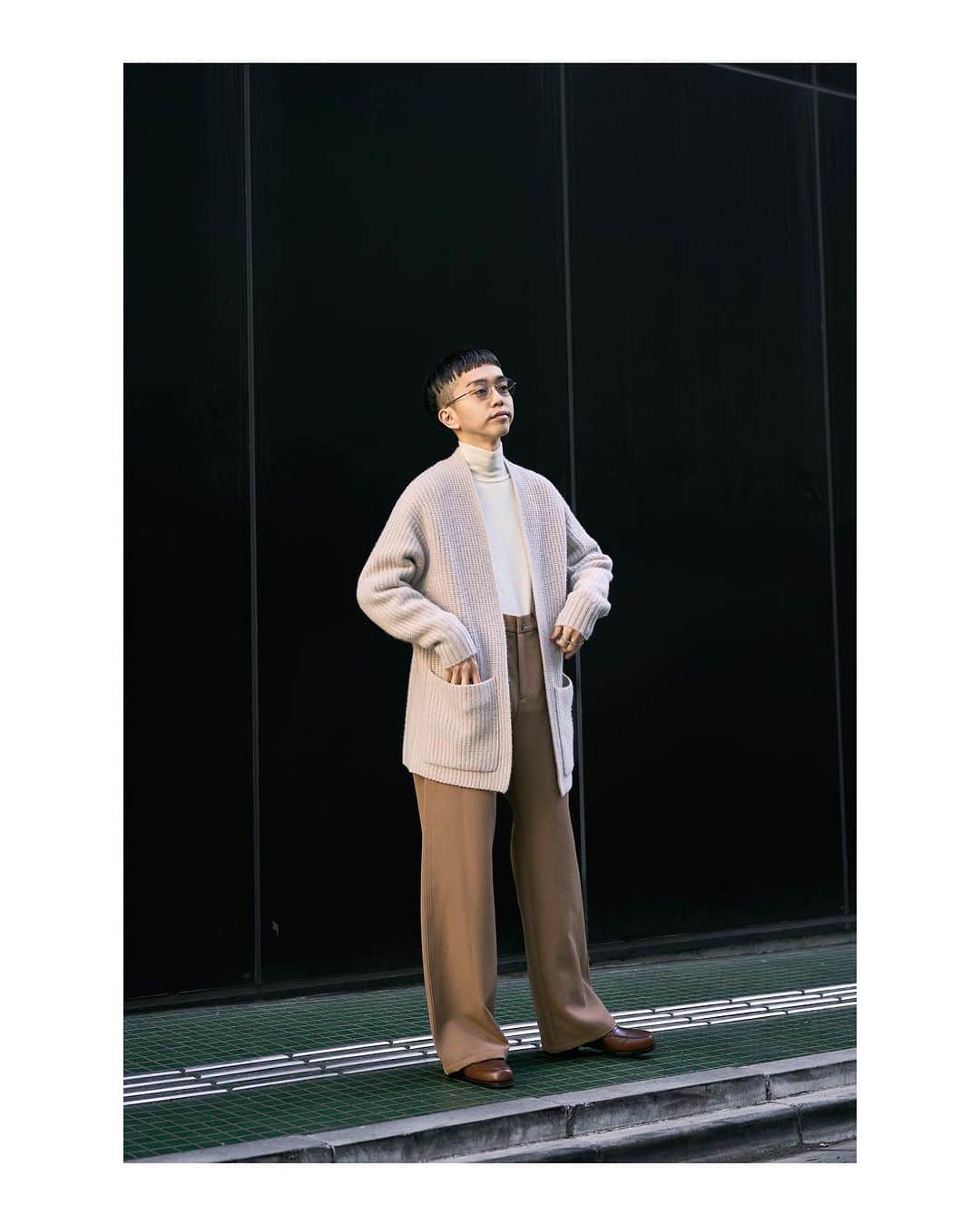 EDIFICEのインスタグラム：「. ÉDIFICE 2023 AUTUMN / WINTER Collection "Royal Cashmere Gown C/D" 　　　　　　　　　　　　　　　　　　　　　　　 　　　　　　　　　　　　　　　　　　　　　　　 上質なカシミヤの糸を贅沢に使用し編み上げたニットシリーズ。  着流しのガウンタイプのカーディガン。 カシミヤ独特の柔らかさ・ぬめり感は素肌で着ても気持ちの良い肌触り。 ゆったりしたサイズ感で、ジャケットやショートブルゾンなどの上に羽織っても素敵です。  着こんでいくうちに風合いが増す、長く愛用していただける最上質なアイテムです。 　　　　　　　　　　　　　　　　　　　　　　　 　　　　　　　　　　　　　　　　　　　　　　　 　　　　　　　　　　　　　　　　　　　　　　　　　　　　　　　　　　　　　　　　　　　　　 　　　　　　　　　　　　　　　　　　　　　　　 "Royal Cashmere Gown C/D" 23080300627040 / ¥63,800 　　　　　　　　　　　　　　　　　　　　　　　 　　　　　　　　　　　　　　　　　　　　　　　 　　　　　　　　　　　　　　　　　　　　　　　 　　　　　　　　　　　　　　　　　　　　　　　 　　　　　　　　　　　　　　　　　　　　　　 　　　　　　　　　　　　　　　　　　　　　　　 #edifice #2023aw #knitstyle」