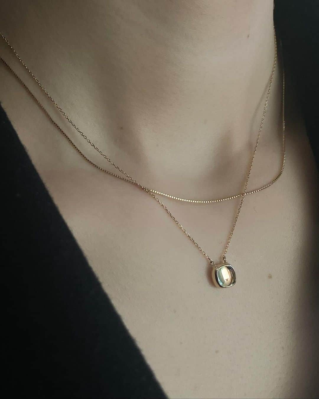 un by Tomoyo Yoshidaさんのインスタグラム写真 - (un by Tomoyo YoshidaInstagram)「いよいよ2日(土)よりホリデイコレクションの発売、また直営店では毎週土曜日(2日・9日・16日)に限定アイテムを展開いたします。 初日は、ご好評いただいておりますハーキマークオーツリング、そして今回が最後となるミスティックトパーズのネックレスを数量限定で発売。 一部アイテムはオンラインストアでも同時発売となりますので、ぜひこの機会にご検討ください。  _ 直営店 12.2 sat - 12.26 tue (店休日:6.7.13.14.20) OPEN 13:00 - 20:00  online store 12.2 sat 11:00 -」11月30日 21時16分 - unbytomoyoyoshida