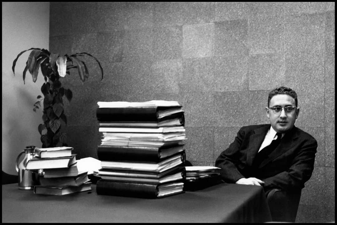 Magnum Photosさんのインスタグラム写真 - (Magnum PhotosInstagram)「Henry A. Kissinger, divisive former US Secretary of State, passed away aged 100 yesterday.⁠ ⁠ Widely regarded as one of the most influential and polarizing figures of US foreign policy in the post-WWII era, Kissinger advised a dozen presidents over his long career, most famously Presidents Richard Nixon and Gerald Ford.⁠ ⁠ Kissinger, known for his pragmatic approach to diplomacy, leaves a complex legacy behind, navigating both admiration and criticism for the ethical dimensions of his decisions.⁠ ⁠ Magnum photographers photographed the German-born American diplomat on various occasions:⁠ ⁠ (1) American politician Henry Kissinger. USA. 1958. © @elliotterwitt / Magnum Photos⁠ ⁠ (2) Egyptian President Anwar El-Sadat with Secretary of State Henry Kissinger. Egypt. 1974. © @fondationreneburri / Magnum Photos⁠ ⁠ (3) Israeli Prime Minister Golda Meir with US Secretary of State Henry Kissinger. Jerusalem. 1974. © @michabaram.archive / Magnum Photos⁠ ⁠ (4) Ford Administration Secretary of State Henry Kissinger pays a visit to President-elect Jimmy Carter. Plains, Georgia, USA. 1976. © @richardkalvar / Magnum Photos⁠ ⁠ (5) Henry Kissinger in Downing Street to meet Prime Minister James Callaghan. London, GB. 1976. © @peter_marlow_foundation / Magnum Photos」11月30日 21時16分 - magnumphotos