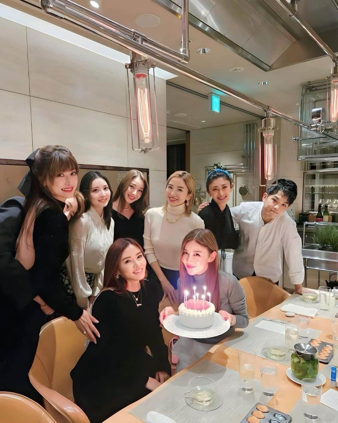 kiyomi medeirosさんのインスタグラム写真 - (kiyomi medeirosInstagram)「大好きなみんなと女子会Dinner&忘年会だと思っていたら、まさかのお誕生日をお祝いしてもらっちゃって本当にびっくりでした😭🥹🙏✨ みんな本当に本当にありがとう😭😭❤️❤️❤️❤️ こんなに沢山の美女にお誕生日をお祝いしてもらう事なんてもう一生ないだろうなぁ🫠😇🥹✨✨✨  @yosuke_suga 昨日も美味し過ぎるご飯を本当にありがとうございました🥹🫶幸せいっぱいになりました🥹🫶❤️❤️❤️  たーちゃん @tkco ❤️あやのちゃん @ayano_fukuoji ❤️毎年お祝いしてくれて本当に本当にありがとう🥹🫶🫶パープルニット帽可愛過ぎたよ🥹💜 ヨンちゃん @youn1029 ❤️お祝いしてくれて本当に本当にありがとう🥹🫶✨可愛いヨンちゃんに会えるだけで幸せだよ🥹💓💓 ジュニちゃん @gojoonhee ❤️또 정말 좋아하는 Juni chan 를 만나서 정말 기뻤어요.🫶🫶 優ちゃん @yu_yamada_ ❤️久しぶりに会えて本当に嬉しかったよぉ🥹🫶❤️もっと話したい事沢山ある😂💓💓 あおいちゃん @aoi_67 ❤️えりちゃん @erioishitokyo ❤️お祝いしてくれて本当にありがとうね🥹🫶❤️❤️❤️またゆっくりね🫶  みんな本当に大好き🥹🫶❤️来年も仲良くしてください🥹💓💓💓  #birthdayparty#スガラボ#sugalabo#女子会ディナー」11月30日 21時16分 - kiyomimedeiros