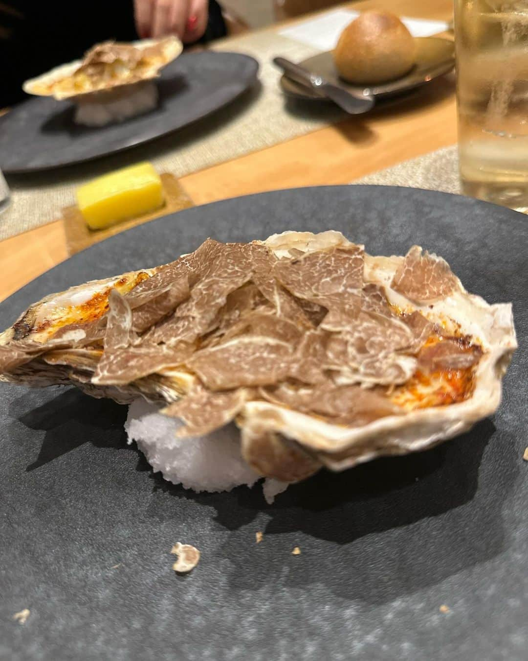 kiyomi medeirosさんのインスタグラム写真 - (kiyomi medeirosInstagram)「大好きなみんなと女子会Dinner&忘年会だと思っていたら、まさかのお誕生日をお祝いしてもらっちゃって本当にびっくりでした😭🥹🙏✨ みんな本当に本当にありがとう😭😭❤️❤️❤️❤️ こんなに沢山の美女にお誕生日をお祝いしてもらう事なんてもう一生ないだろうなぁ🫠😇🥹✨✨✨  @yosuke_suga 昨日も美味し過ぎるご飯を本当にありがとうございました🥹🫶幸せいっぱいになりました🥹🫶❤️❤️❤️  たーちゃん @tkco ❤️あやのちゃん @ayano_fukuoji ❤️毎年お祝いしてくれて本当に本当にありがとう🥹🫶🫶パープルニット帽可愛過ぎたよ🥹💜 ヨンちゃん @youn1029 ❤️お祝いしてくれて本当に本当にありがとう🥹🫶✨可愛いヨンちゃんに会えるだけで幸せだよ🥹💓💓 ジュニちゃん @gojoonhee ❤️또 정말 좋아하는 Juni chan 를 만나서 정말 기뻤어요.🫶🫶 優ちゃん @yu_yamada_ ❤️久しぶりに会えて本当に嬉しかったよぉ🥹🫶❤️もっと話したい事沢山ある😂💓💓 あおいちゃん @aoi_67 ❤️えりちゃん @erioishitokyo ❤️お祝いしてくれて本当にありがとうね🥹🫶❤️❤️❤️またゆっくりね🫶  みんな本当に大好き🥹🫶❤️来年も仲良くしてください🥹💓💓💓  #birthdayparty#スガラボ#sugalabo#女子会ディナー」11月30日 21時16分 - kiyomimedeiros