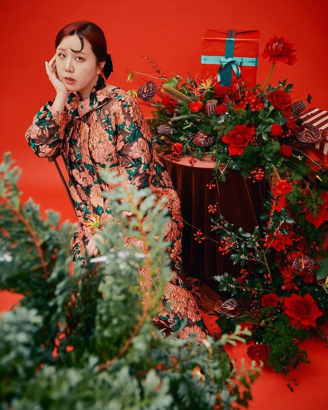 そわんわんさんのインスタグラム写真 - (そわんわんInstagram)「@dear_sisterhood 🎄❣️ Flower Shower Dress ロンドンでも着たくて持ってきちゃいました🧊 カラーはブルーにしたよ ホリデーにも特別な日にも沢山着たいです 是非公式サイトチェックしてみてください🎂🪄  #LITTLEBLACKDRESS」11月30日 21時17分 - _wanco02m