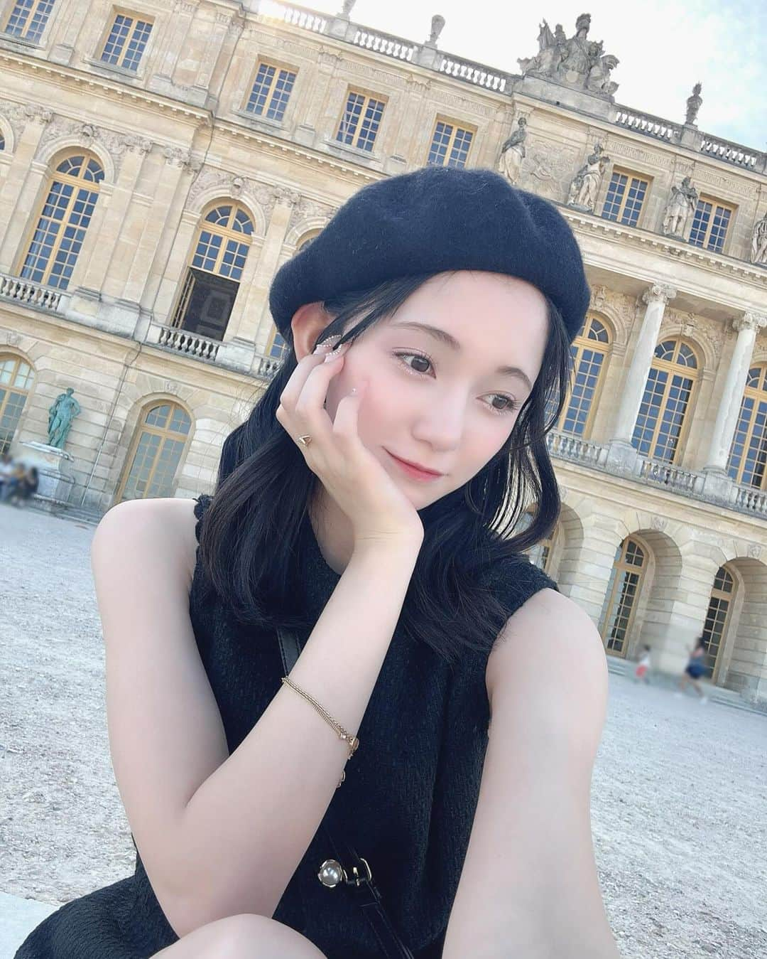 熊澤風花さんのインスタグラム写真 - (熊澤風花Instagram)「ヴェルサイユ宮殿に行った時の！📸❤︎ ベレー帽でおでこ出すの可愛いよね🫧」11月30日 21時30分 - fuka_kumazawa