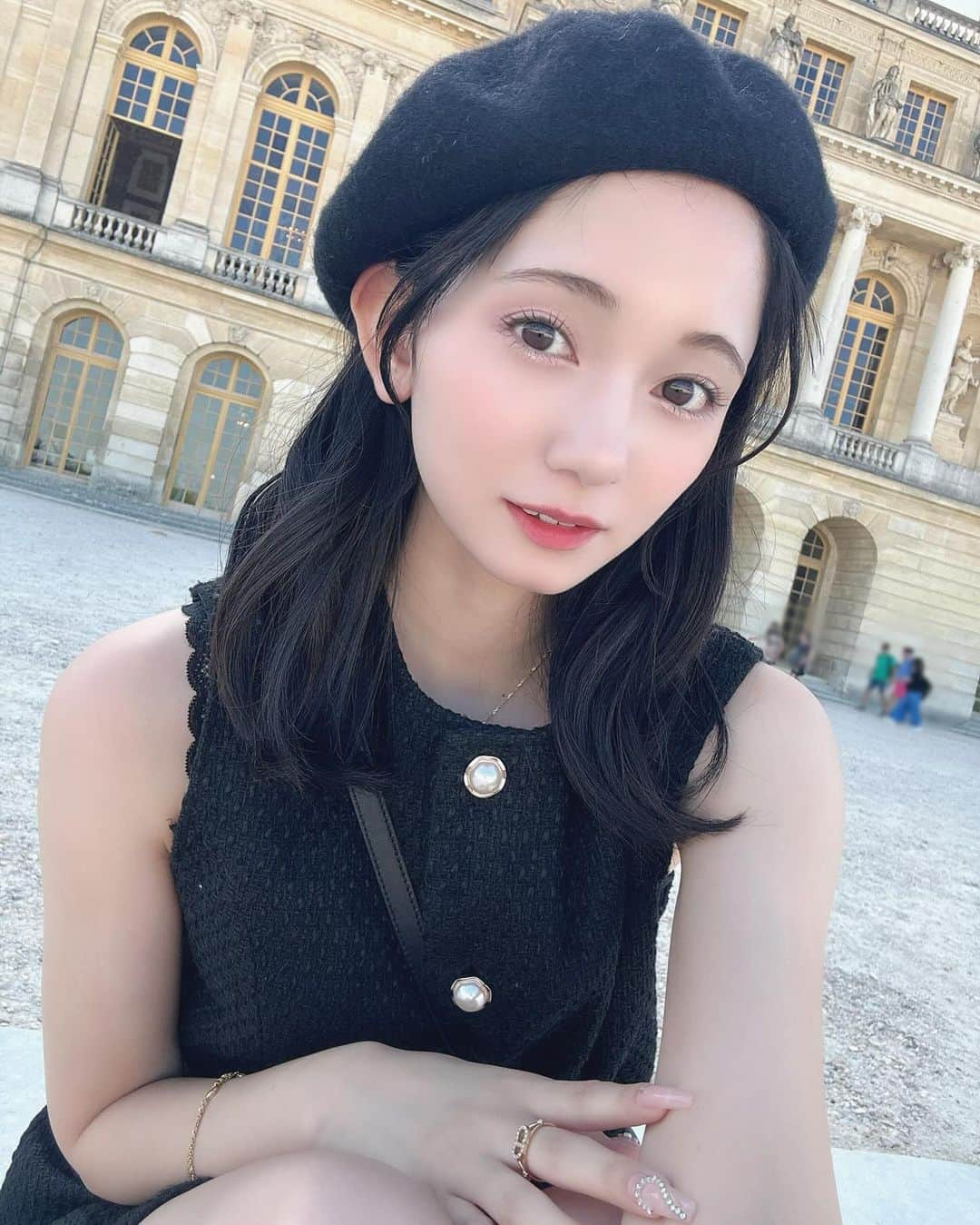 熊澤風花さんのインスタグラム写真 - (熊澤風花Instagram)「ヴェルサイユ宮殿に行った時の！📸❤︎ ベレー帽でおでこ出すの可愛いよね🫧」11月30日 21時30分 - fuka_kumazawa