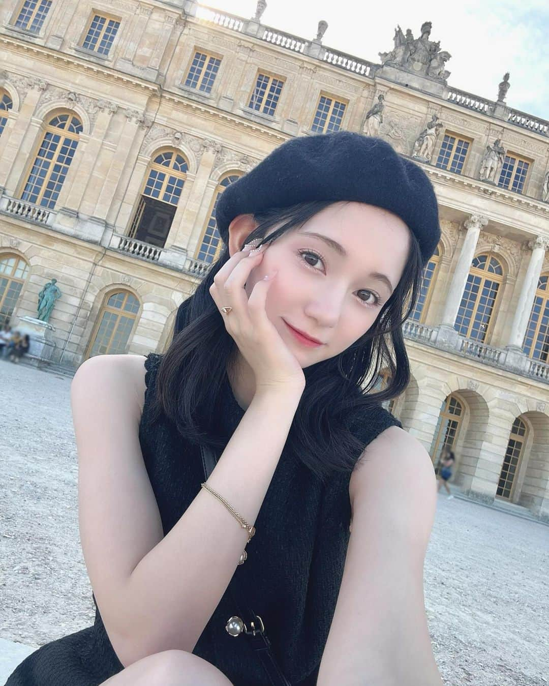 熊澤風花さんのインスタグラム写真 - (熊澤風花Instagram)「ヴェルサイユ宮殿に行った時の！📸❤︎ ベレー帽でおでこ出すの可愛いよね🫧」11月30日 21時30分 - fuka_kumazawa