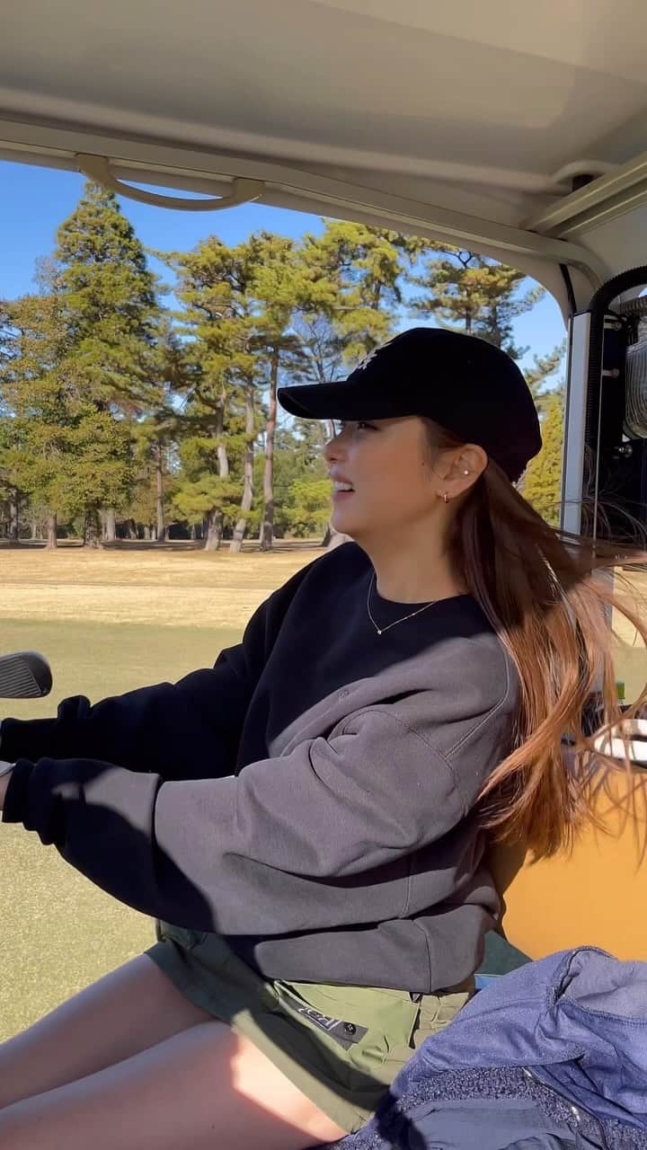 Rinaのインスタグラム：「ハッピーゴルフ🥰⛳️ #ゴルフ女子　#ゴルフウェア」