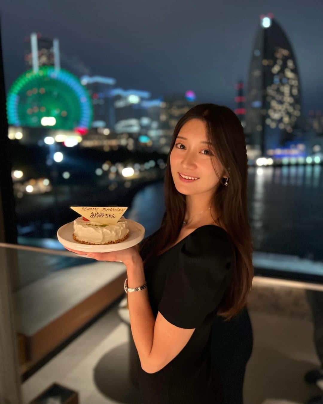 あゆみのインスタグラム：「29歳になりました🎂  11月は帰国してずっと旅してた✈︎14泊+3泊  私の誕生日当日を最後の1泊にして ゆうすけくんがお祝いしてくれた こんなドラマみたいな誕生日初めてで 考えて準備してくれた気持ちが嬉しくて 誰よりも何よりも幸せだった  ついさっき旅に出たのにもう終わっちゃった  28歳はシドニーで暮らして いい出会いと経験がたくさんありました 29歳は日本でパーソナルトレーナーになります ずっと何にでも挑戦してこう！ . #happybirthday #me #誕生日 #29」