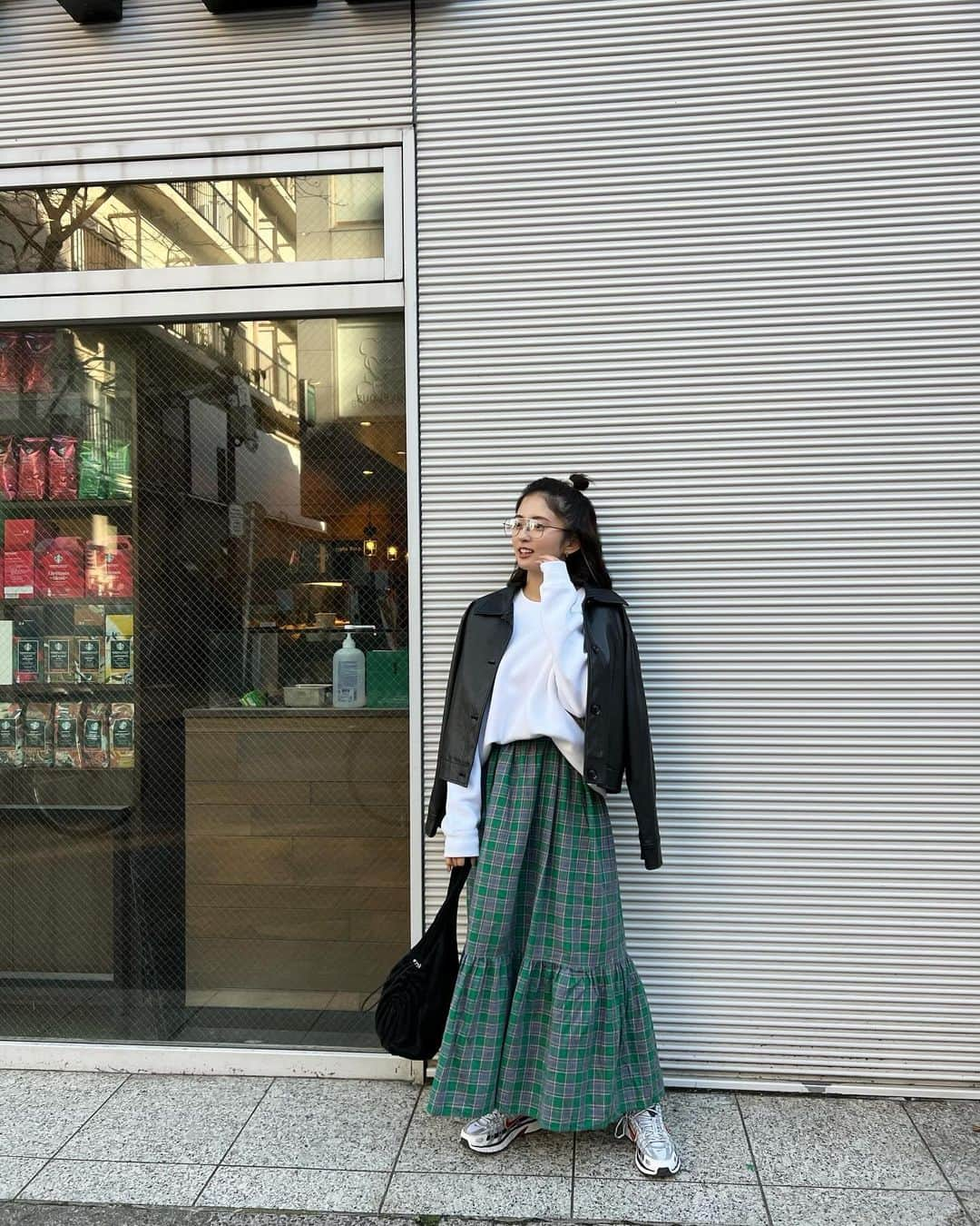 鈴本美愉さんのインスタグラム写真 - (鈴本美愉Instagram)「@muleau_official  明日12/1 19:00〜 バースデーアイテムが発売&受注スタートします🎂  こちらのスウェットは12/1 19:00〜12/6 10:00の受注販売になります💁‍♀️ 今年の誕生日企画もお見逃しなく‼︎」11月30日 21時31分 - suzumotomiyu125