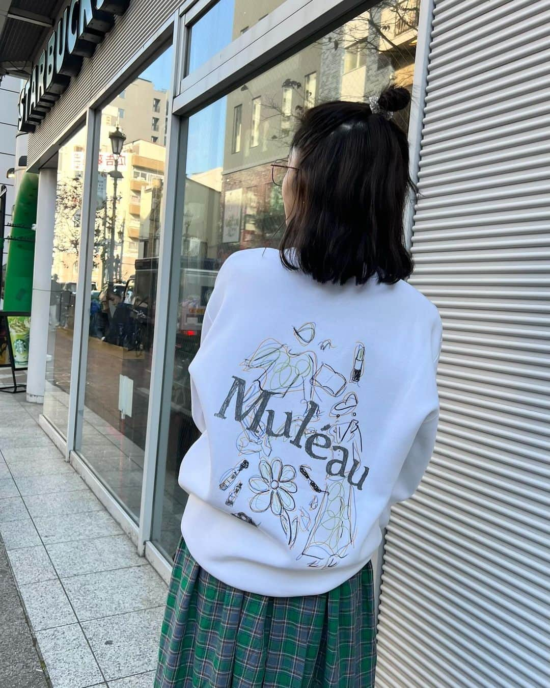 鈴本美愉さんのインスタグラム写真 - (鈴本美愉Instagram)「@muleau_official  明日12/1 19:00〜 バースデーアイテムが発売&受注スタートします🎂  こちらのスウェットは12/1 19:00〜12/6 10:00の受注販売になります💁‍♀️ 今年の誕生日企画もお見逃しなく‼︎」11月30日 21時31分 - suzumotomiyu125