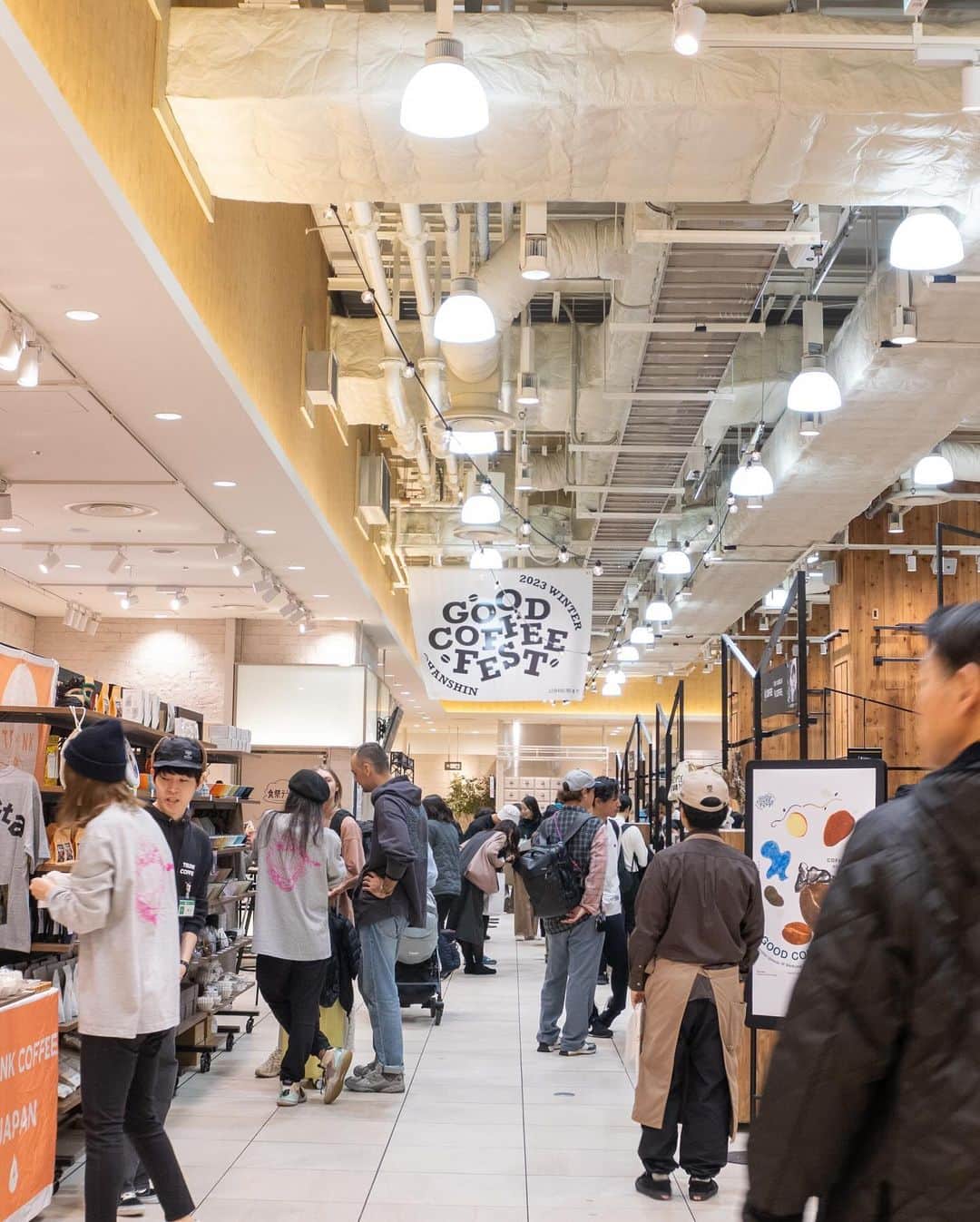goodcoffeemeのインスタグラム：「. GOOD COFFEE FEST@HANSHIN 2023 winter 11月29日(水)〜12月4日(月)の6日間、大阪・阪神梅田本店1F「食祭テラス」で開催中！  Harper Ouk(@harper_ouk_)さんのデザインを落とし込んだミニマグ、本当に素敵でたくさんの方にご好評いただいてます！  お知らせ🙌 前回、前々回など以前のGOOD COFFEE FESTでご購入いただいたミニマグでもイベントにご参加いただけます！！ ミニマグを会場へお持ちいただいて、追加チケット（2杯分）のご購入で飲み比べができます。  ぜひ自分に合った方法で個性豊かなアジアのコーヒーを楽しんでください！  ※大変ご好評につき、ミニマグの販売制限を持たせていただくこととなりました。 なるべく皆さんに手に取っていただきたく、日付ごとに数量を分けて販売を行います。 明日以降、午後から夕方以降については、お買い求めいただけない可能性があります。 なので、マグカップお持ちの方はご協力いただけたら嬉しいです！」