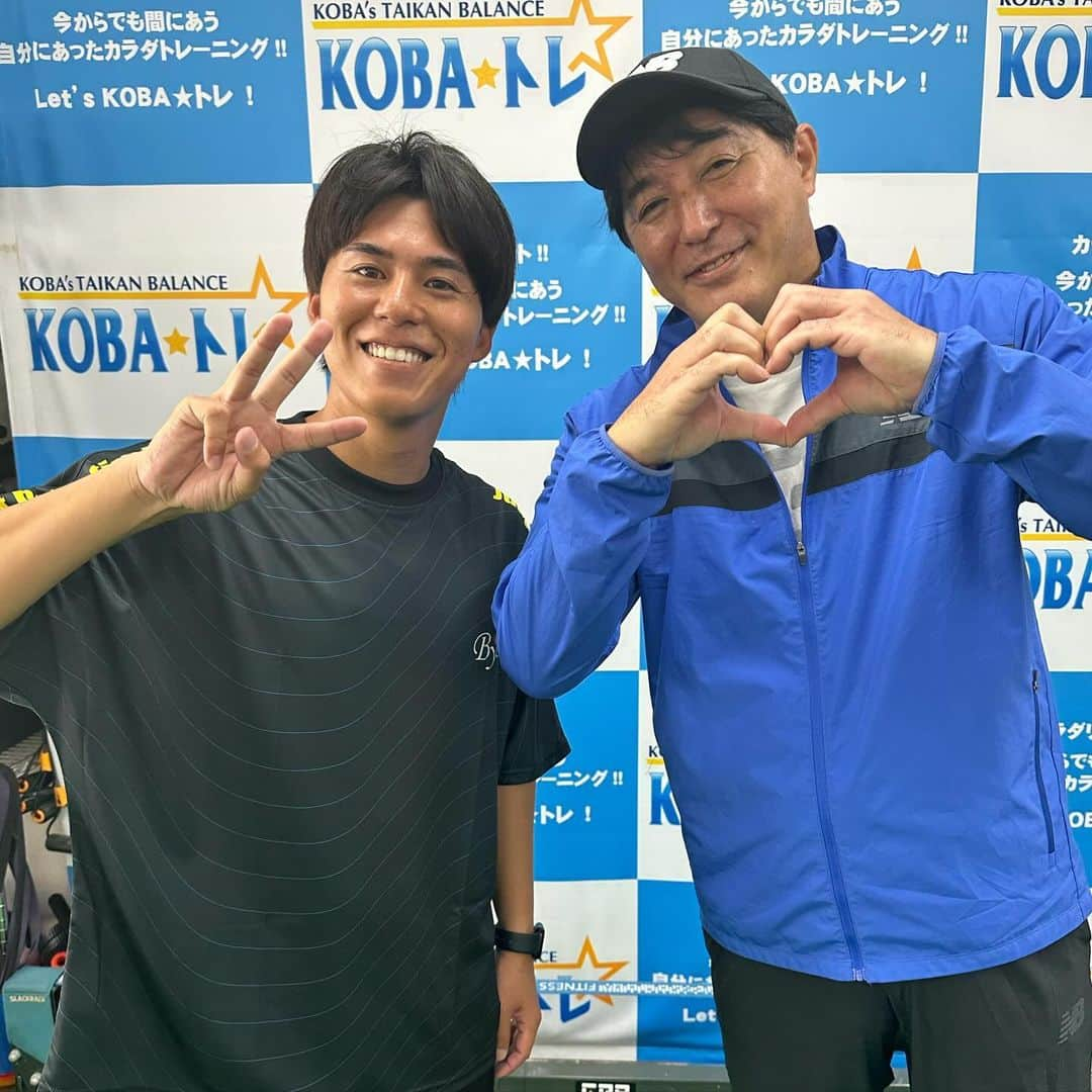 けーごのインスタグラム：「. 気づけば術後30週を越えてます。 木場さんをはじめ、たくさんの人のサポートのおかげで リハビリ頑張れています！ 本音を言うとまだサッカーができないのかと 苦しくなる時もあります。 今も少しつまずいていますが(近日報告) 少しずつ少しずつ頑張ります🔥 はやくサッカーしてぇ！！！！笑 #前十字靭帯断裂」