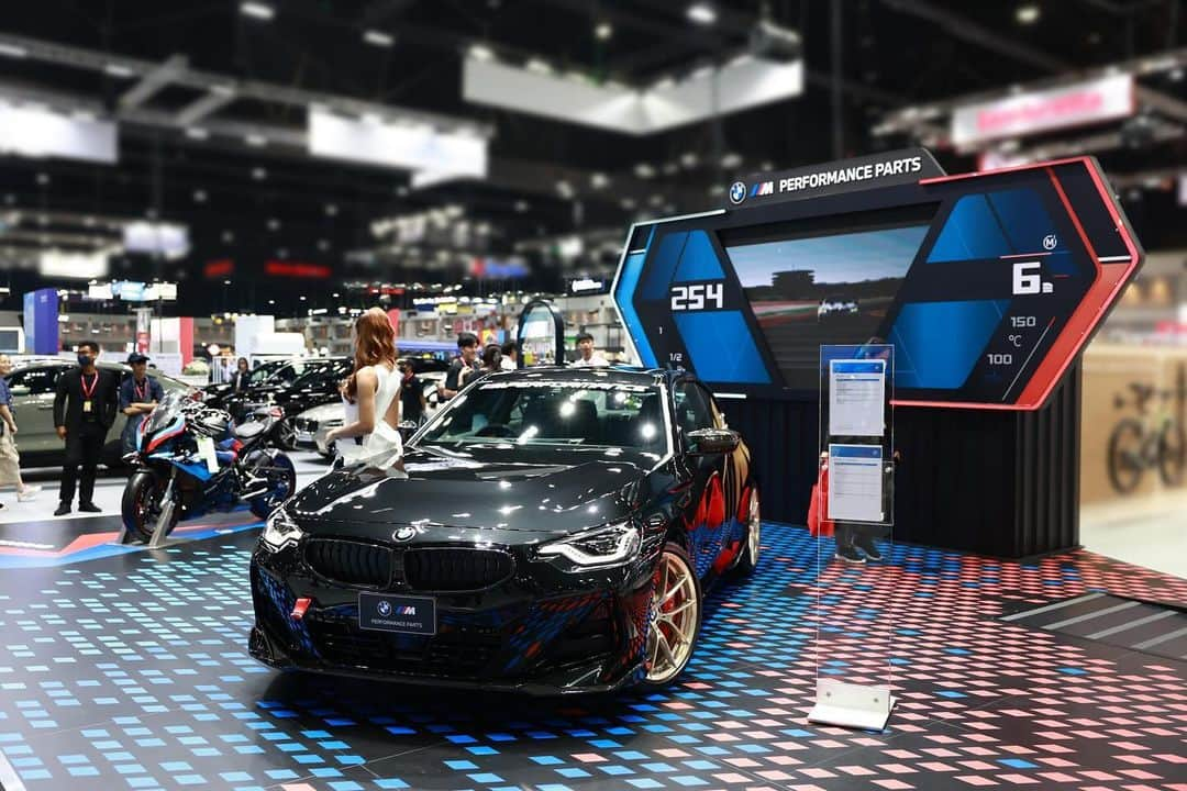 BMW Thailandさんのインスタグラム写真 - (BMW ThailandInstagram)「Motor Expo 2023 เริ่มต้นอย่างเป็นทางการแล้ว พบกับ BMW รุ่นใหม่ล่าสุดนำทีมด้วย THE XM 50e, THE FIRST-EVER BMW i5, THE NEW 740d M Sport, THE 420i Coupé M Sport และอีกมากมายหลากหลายรุ่น ที่รอให้คุณไปสัมผัสตัวจริงด้วยตัวเอง พร้อมข้อเสนอสุดพิเศษรอคุณอยู่  พบกับเราได้ที่ อิมแพ็ค ชาเลนเจอร์ เมืองทองธานี 30 พ.ย. 66 - 11 ธ.ค. 66  #BMW #BMWTH #JOYisBMW #สุนทรียภาพแห่งการขับขี่ #THEFUTUREISNOW #MOTOREXPO2023」11月30日 21時38分 - bmwthailand