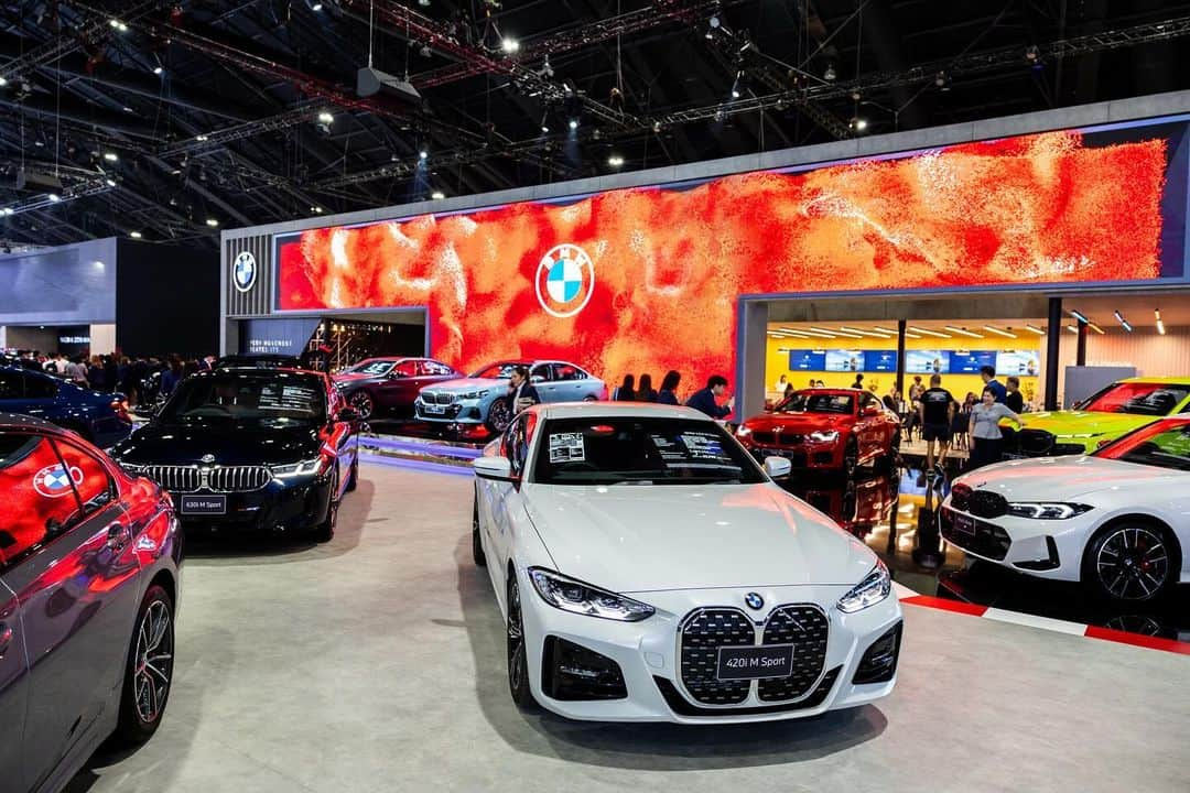 BMW Thailandさんのインスタグラム写真 - (BMW ThailandInstagram)「Motor Expo 2023 เริ่มต้นอย่างเป็นทางการแล้ว พบกับ BMW รุ่นใหม่ล่าสุดนำทีมด้วย THE XM 50e, THE FIRST-EVER BMW i5, THE NEW 740d M Sport, THE 420i Coupé M Sport และอีกมากมายหลากหลายรุ่น ที่รอให้คุณไปสัมผัสตัวจริงด้วยตัวเอง พร้อมข้อเสนอสุดพิเศษรอคุณอยู่  พบกับเราได้ที่ อิมแพ็ค ชาเลนเจอร์ เมืองทองธานี 30 พ.ย. 66 - 11 ธ.ค. 66  #BMW #BMWTH #JOYisBMW #สุนทรียภาพแห่งการขับขี่ #THEFUTUREISNOW #MOTOREXPO2023」11月30日 21時38分 - bmwthailand