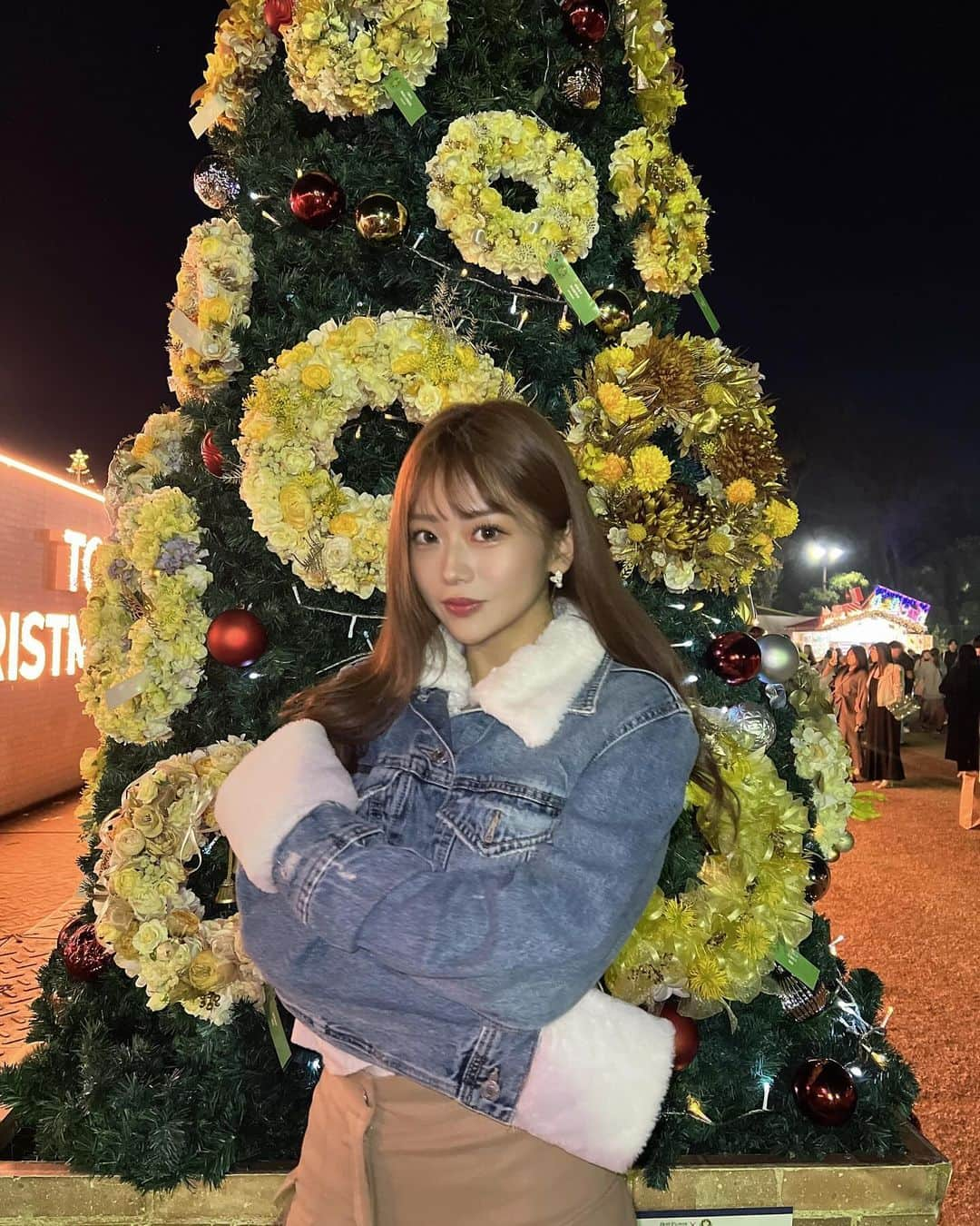 やしろななさんのインスタグラム写真 - (やしろななInstagram)「何枚目がすき〜？👼🏻  クリスマスマーケット行ってきた🎄💖 この日は極寒だったのに脚出しちゃったよ🥶」11月30日 21時35分 - 8467_0