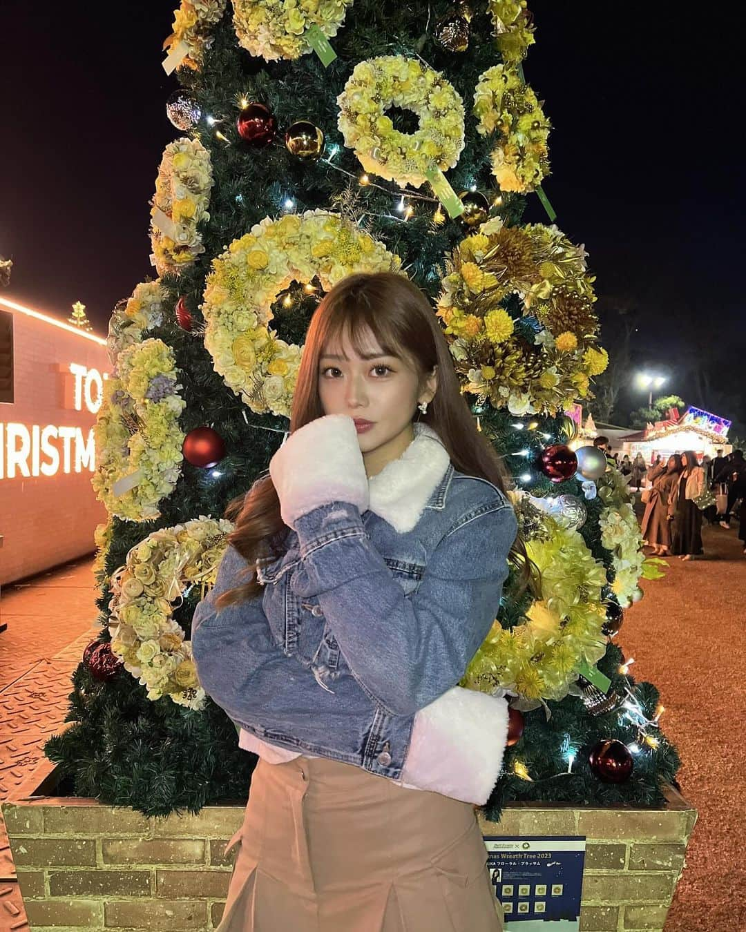 やしろななさんのインスタグラム写真 - (やしろななInstagram)「何枚目がすき〜？👼🏻  クリスマスマーケット行ってきた🎄💖 この日は極寒だったのに脚出しちゃったよ🥶」11月30日 21時35分 - 8467_0