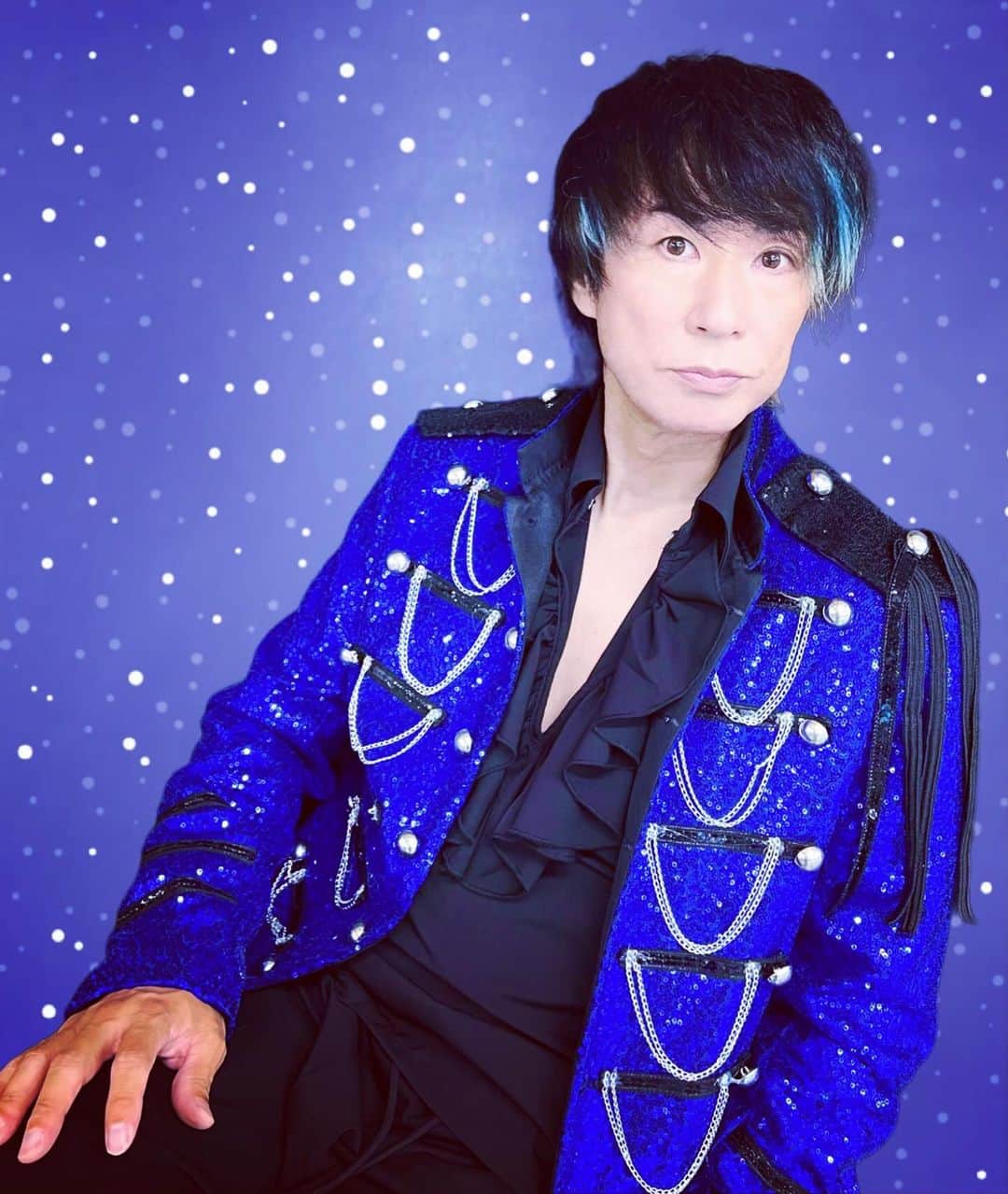 遠藤一馬のインスタグラム：「明日12時〜Birthday eve acoustic Liveのチケット発売です。  枚数に限りがあるので早めの購入をオススメします😌  何歳になるのか忘れておりますが、祝いに来て下さいね😉 　  2024.2.25(sun) ソロ活動22年 遠藤一馬 『Birthday eve,Acoustic Live』 Guest:谷本貴義  会場 Live Cafe&Bar Roman 座席あり  Open 16:30 Start 17:00 ¥6,500  ライブカフェ 赤坂ロマン 〒107-0052 東京都港区赤坂２丁目１７−５８ B2  https://tiget.net/events/283238  #live #solo」